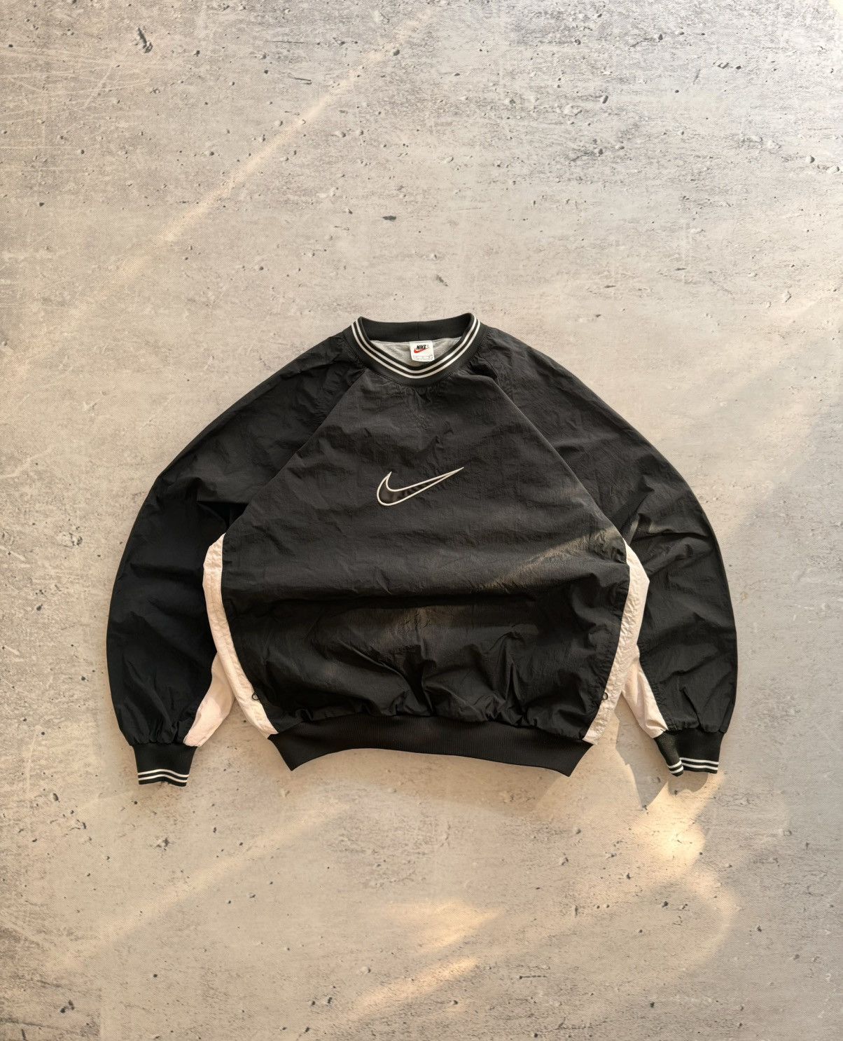 Nike × Vintage NIKE VINTAGE NYLON CENTER LOGO OVERSIZE BOXY SWEATSHIRT Size US M / EU 48-50 / 2 - 1 Thumbnail