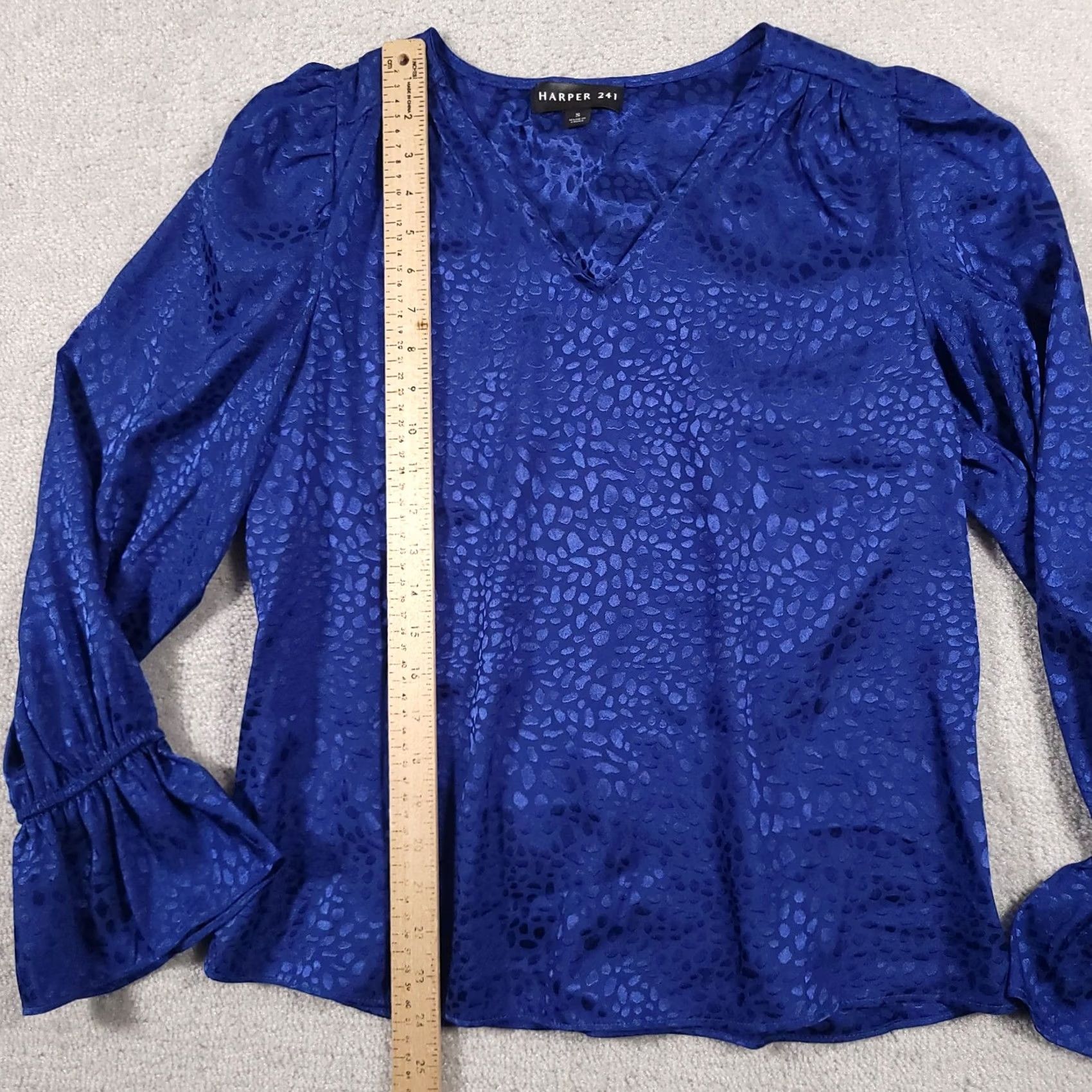 Vintage Harper Leopard Animal Print V-Neck Blouse Women’s Small Blue Flare Sleeve Shirt Size S / US 4 / IT 40 - 7 Thumbnail
