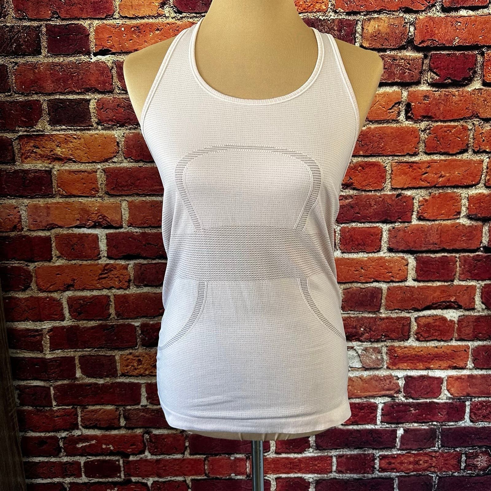 Lululemon Lululemon Tank Top Size S / US 4 / IT 40 - 1 Thumbnail