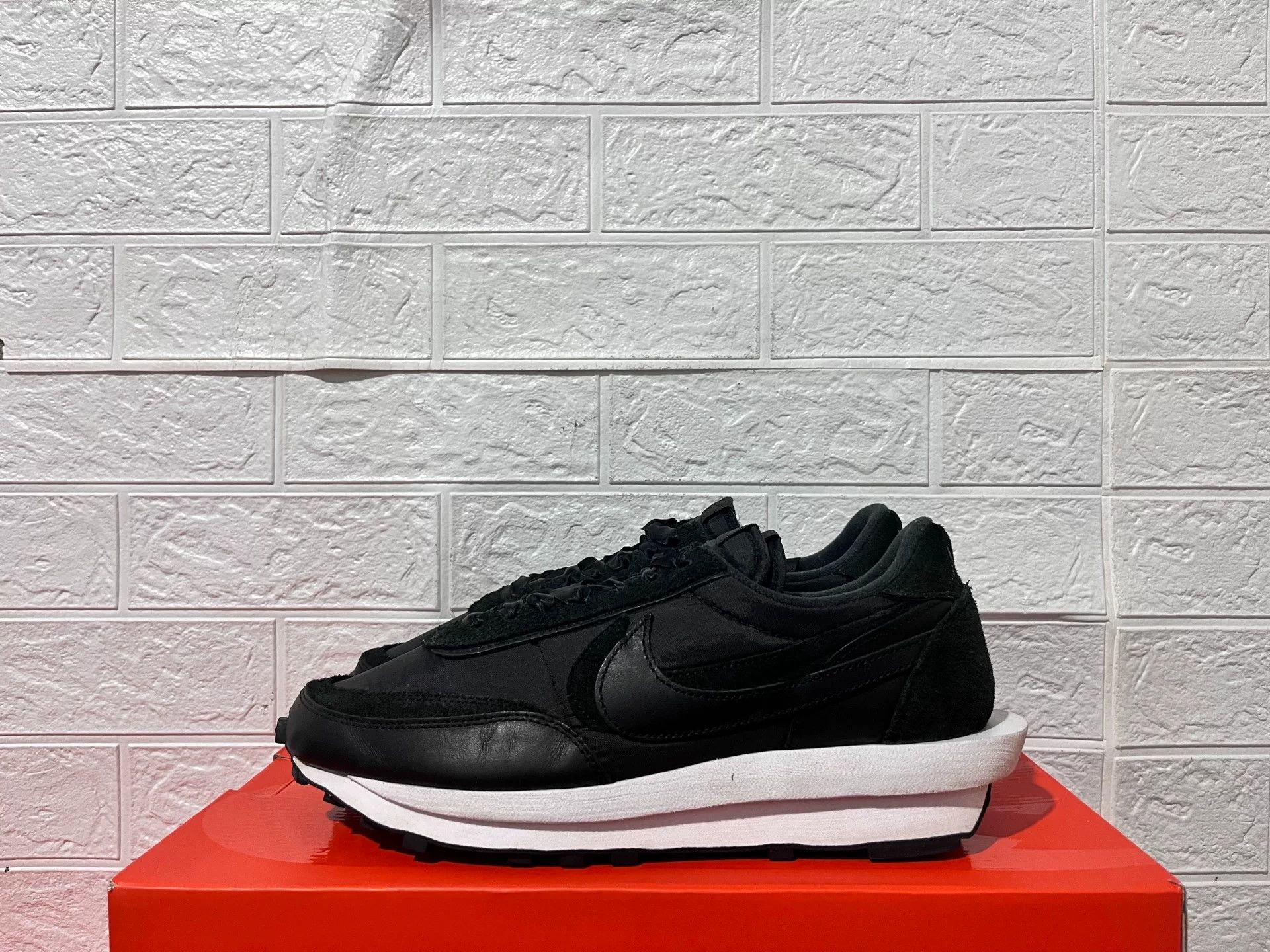 Sacai Sacai Black Lowtop Sneakers 12 Men Size US 12 / EU 45 - 1 Thumbnail