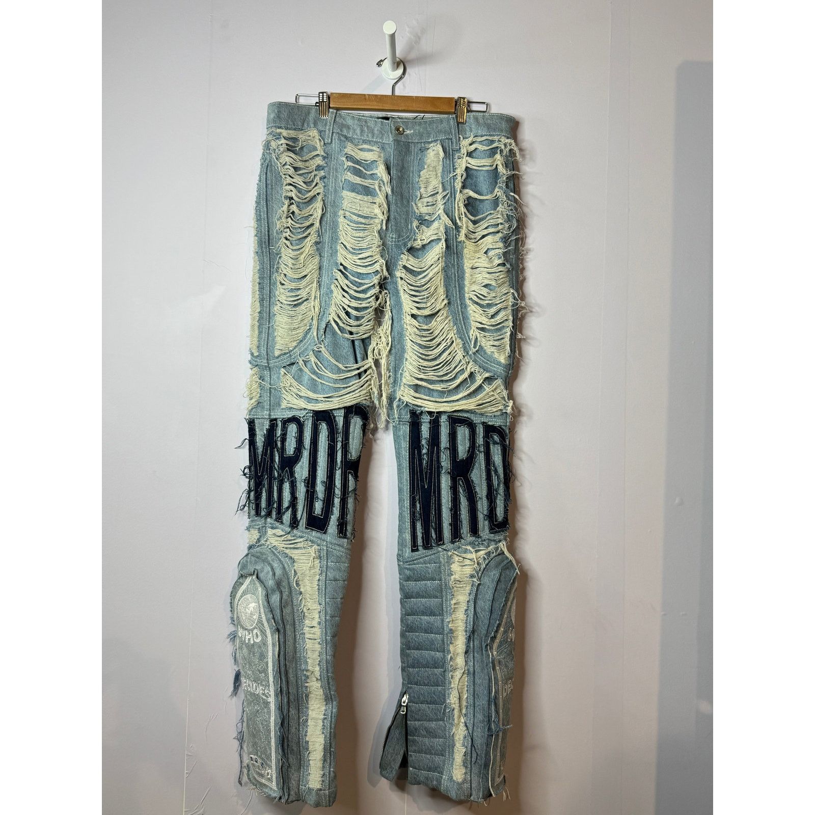 WDW Distressed Ripped Black Knee Blue Jeans