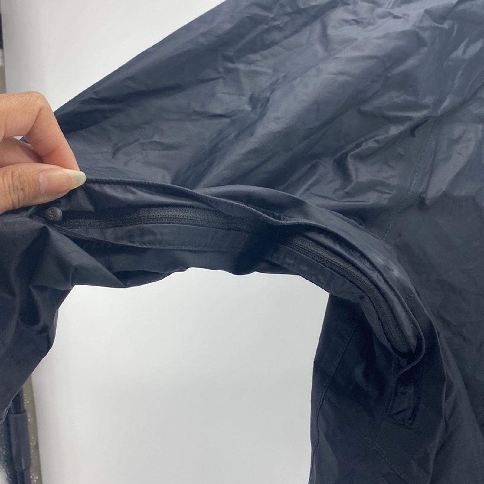 Helly Hansen Helly Hansen packable windbreaker black size m gorpcore Size US M / EU 48-50 / 2 - 6 Thumbnail