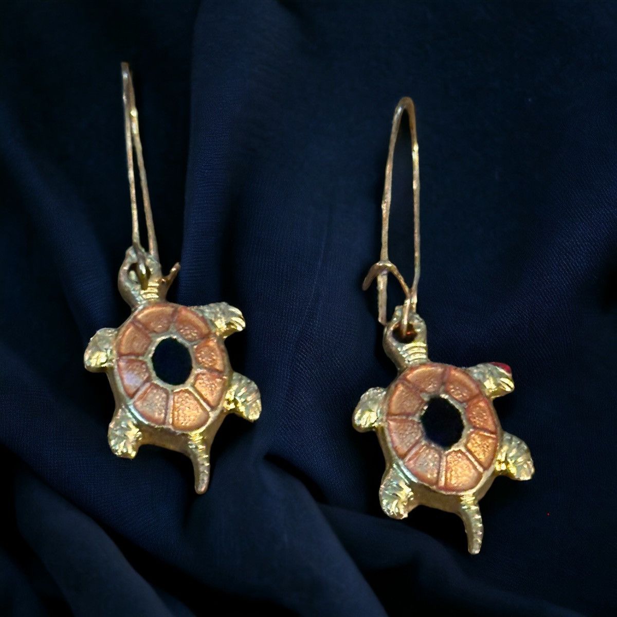 Other Gold enamel turtle dangle earrings Size ONE SIZE - 1 Thumbnail