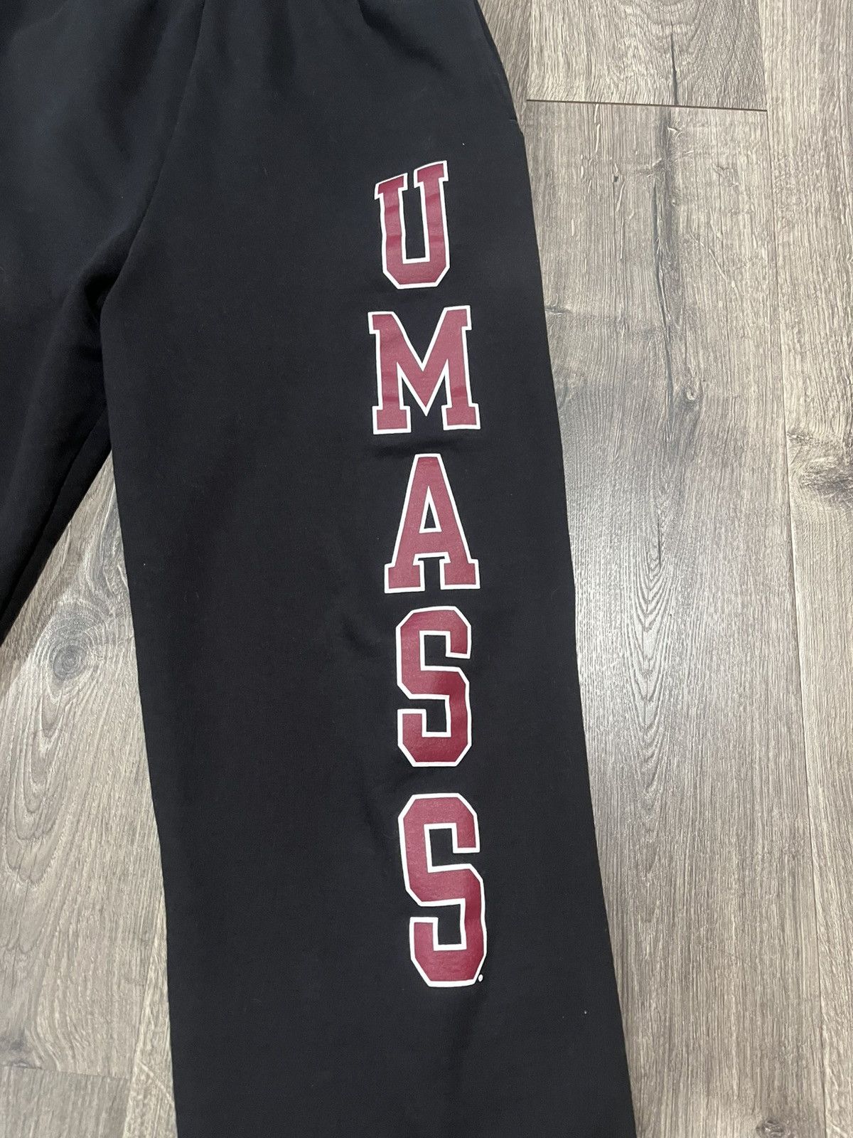Champion Umass champion sweatpants Size US 34 / EU 50 - 2 Thumbnail