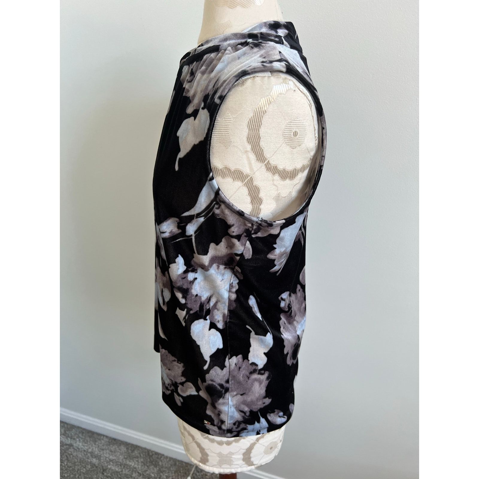 Tommy Hilfiger Tommy Hilfiger Sleeveless Velvet Classic Floral Blouse Small Size S / US 4 / IT 40 - 4 Thumbnail