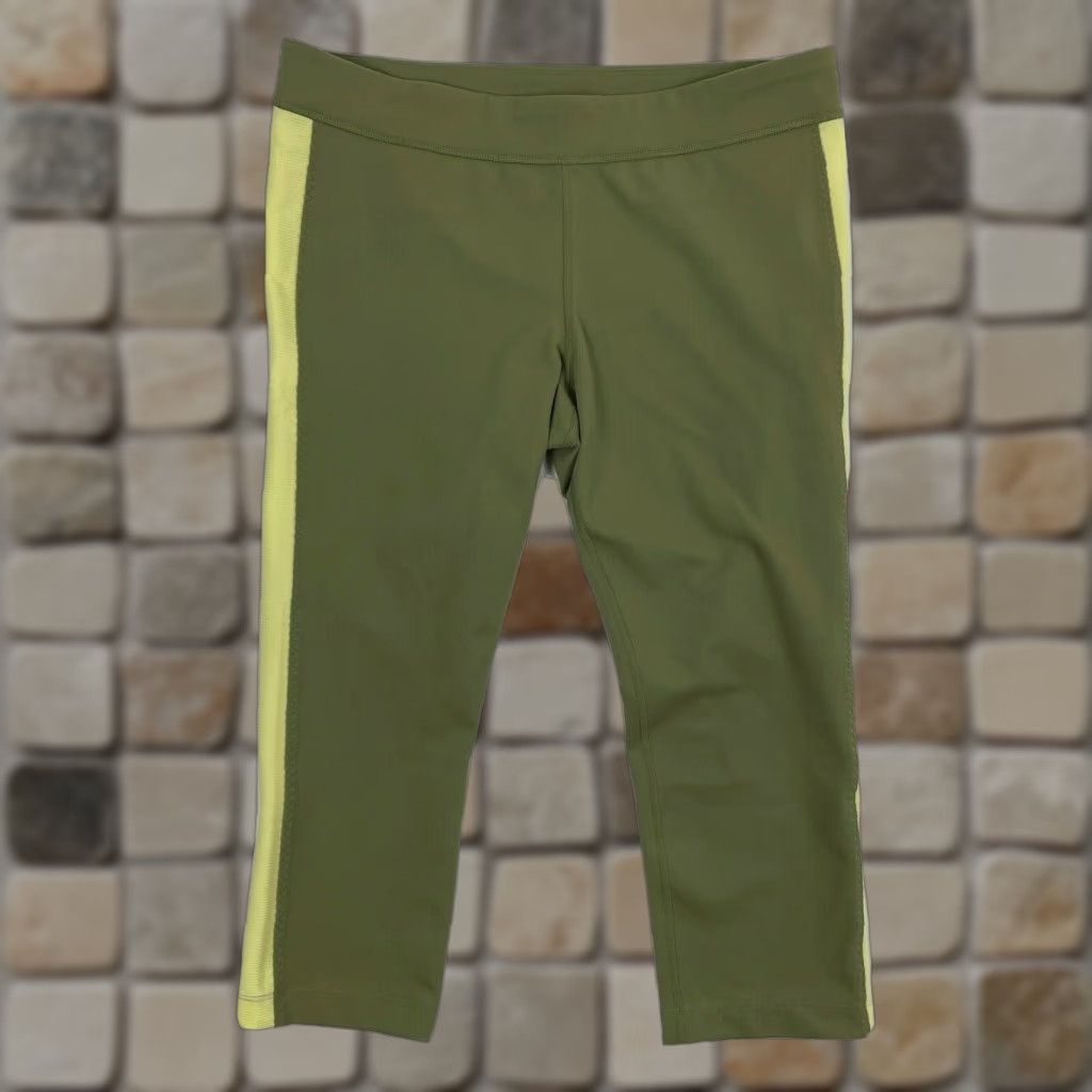 Under Armour Under Armour Leggings Women's Large All Season Cropped Fitted Yoga Gym Green Size 36" / US 14 / IT 50 - 1 Thumbnail