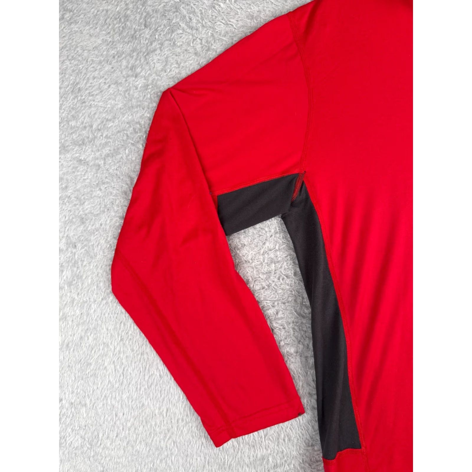The North Face The North Face Sweater Mens Large Red 1/4 Zip Polyester Softshell Reading "Read" Size US L / EU 52-54 / 3 - 3 Thumbnail