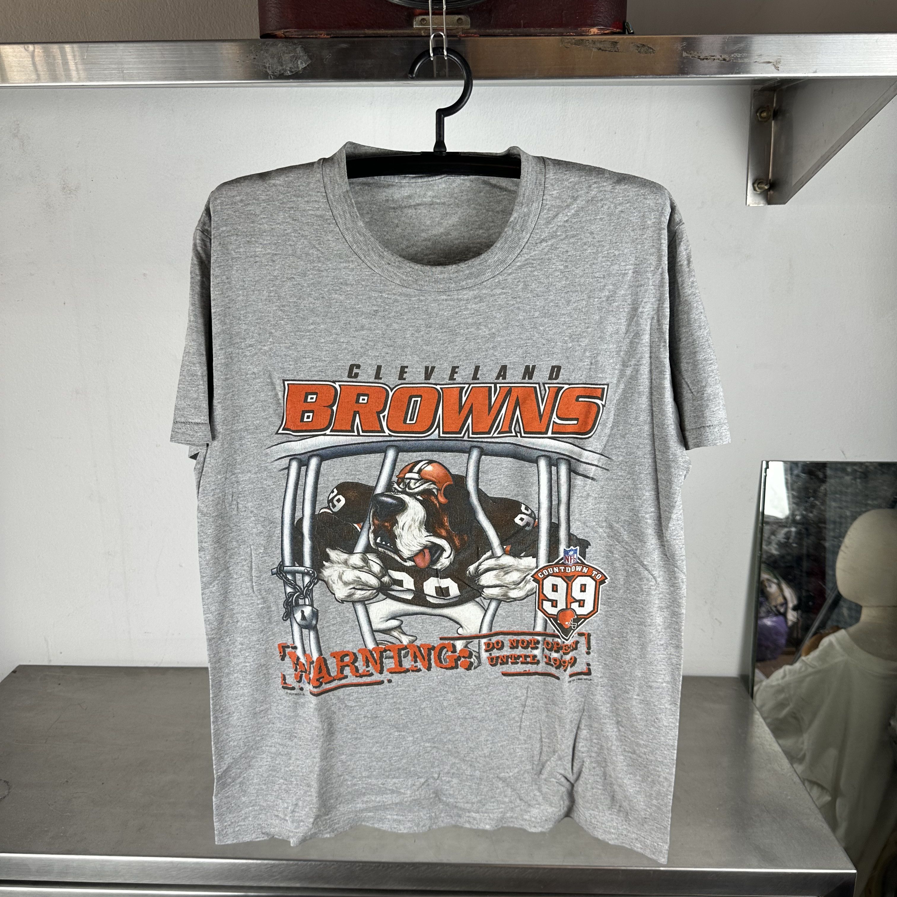 Vintage Vintage Cleveland Browns Countdown to 1999 NFL T-shirt Size US L / EU 52-54 / 3 - 1 Thumbnail