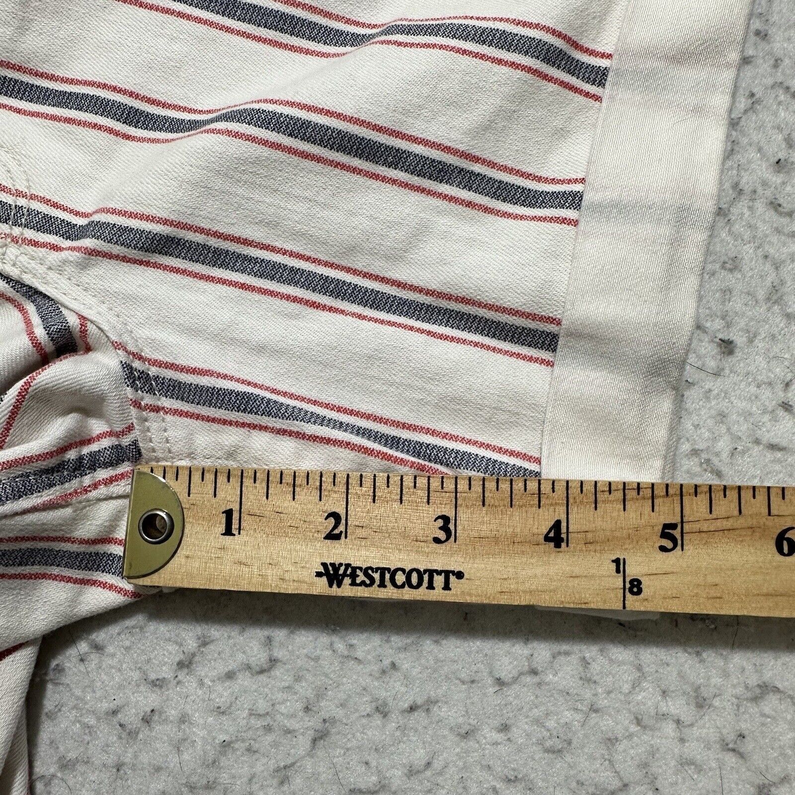 Old Navy Old Navy 0 Mid Rise 5" Inseam Denim Jean Shorts Four Buttons Size 25" / US 0 / IT 36 - 10 Thumbnail