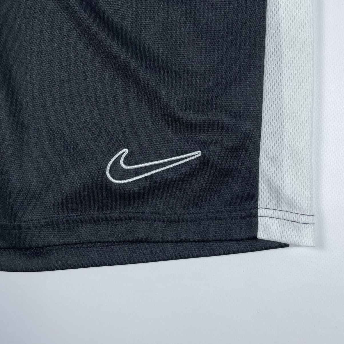 Nike Nike dri-fit Shorts Swoosh Size US 34 / EU 50 - 4 Thumbnail