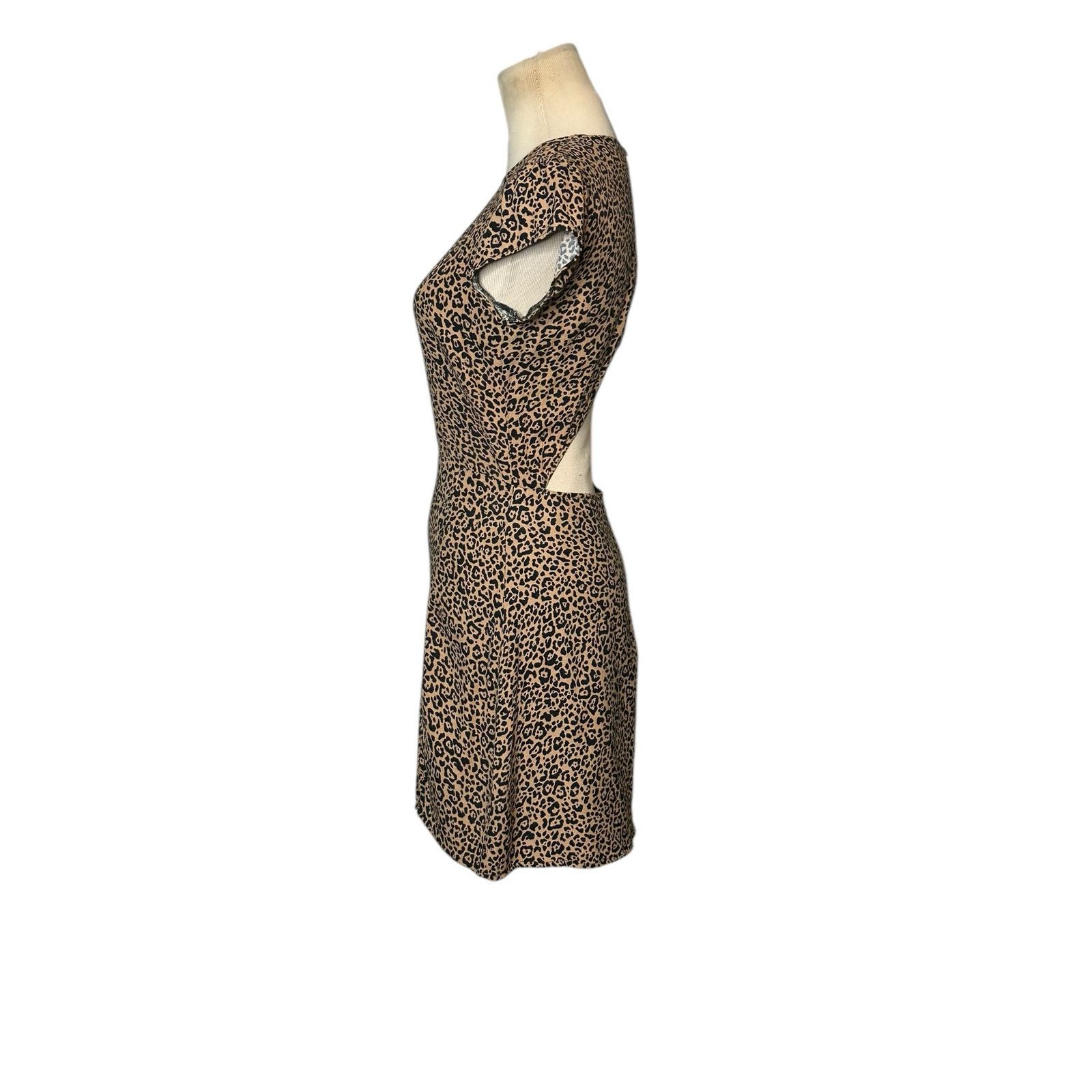 Reformation Reformation Lena Leopard Print Mini Dress size 2 Size XS / US 0-2 / IT 36-38 - 22 Thumbnail