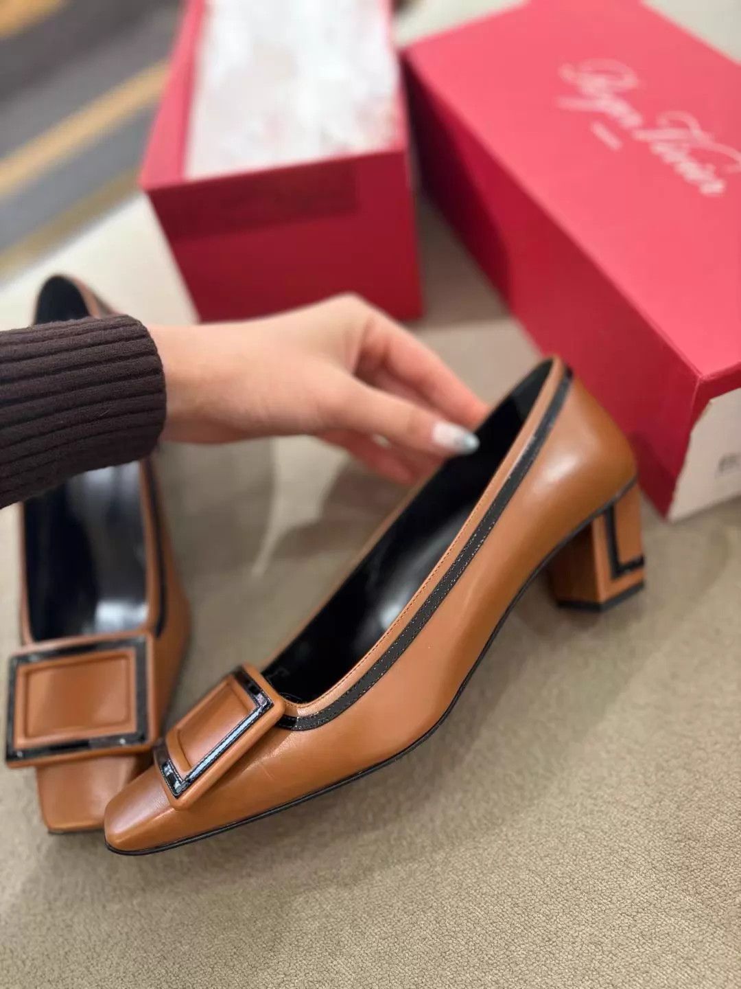 Roger Vivier RV Classic Brown Lamb Block Heel Pump 99 Box EU35 Size US 4.5 / IT 34.5 - 2 Thumbnail