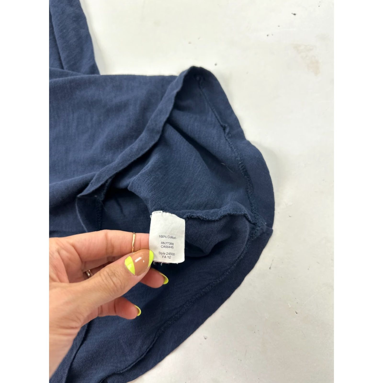 J.Crew VINTAGE J.CREW T-Shirt Mens Small Navy Blue Cotton Short Sleeve V-Neck Classic Fit Preppy Size US S / EU 44-46 / 1 - 5 Thumbnail