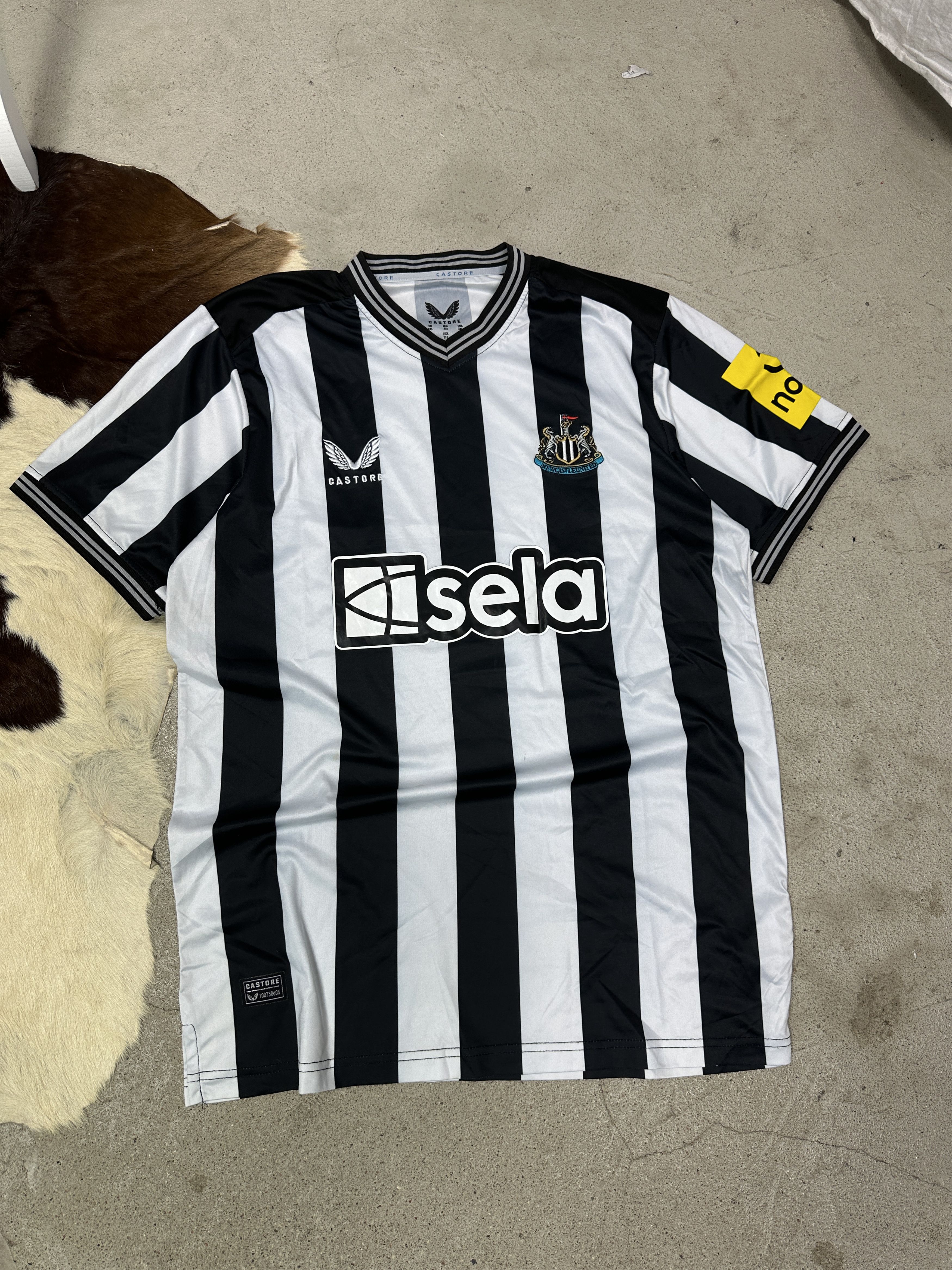 Vintage Vintage Sporty Castore Newcastle United FC 23/24 Jersey 00s Size US XXL / EU 58 / 5 - 1 Thumbnail