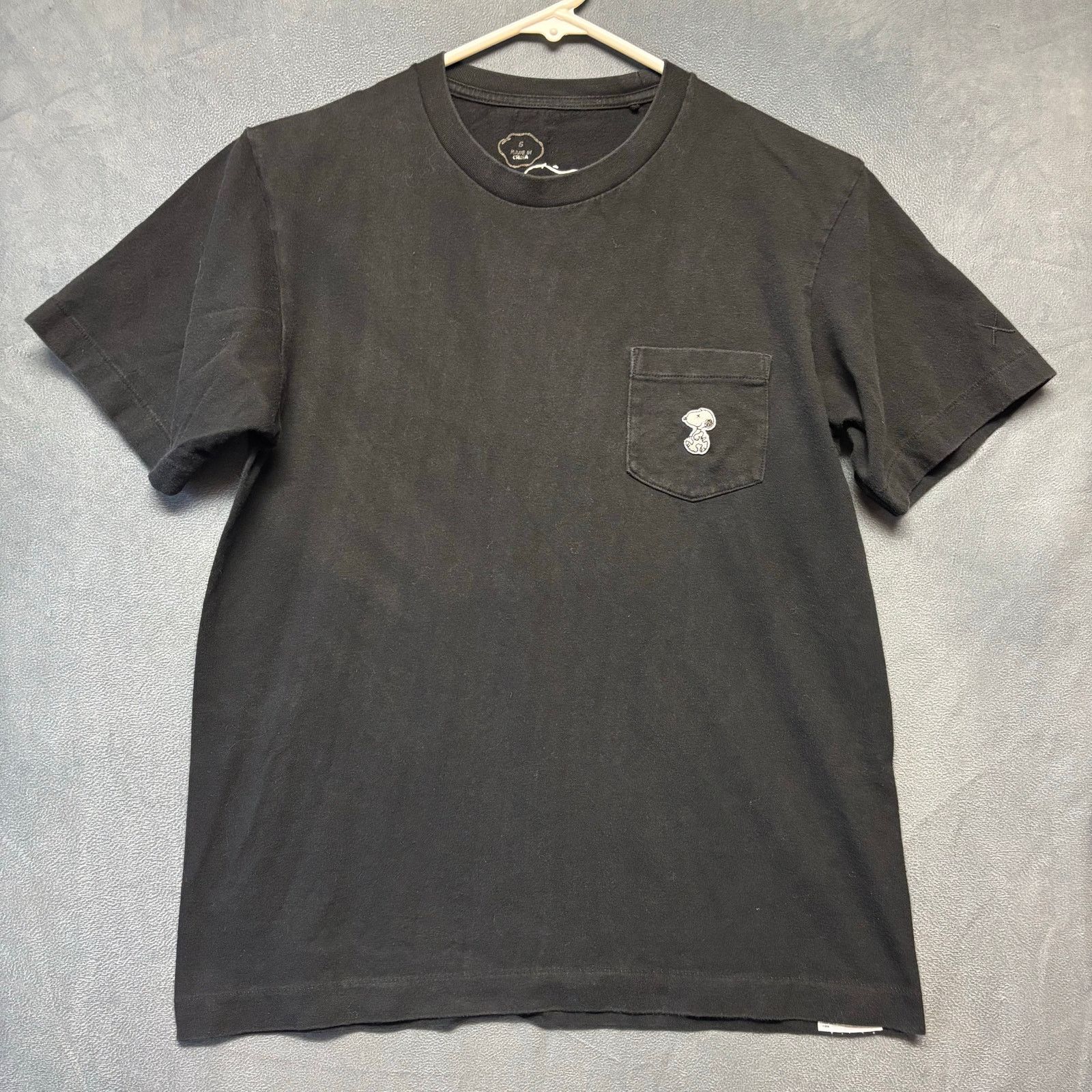 Uniqlo Kaws X Peanuts x UT Uniqlo Pocket Shirt Snoopy Womens Small Size S / US 4 / IT 40 - 1 Thumbnail