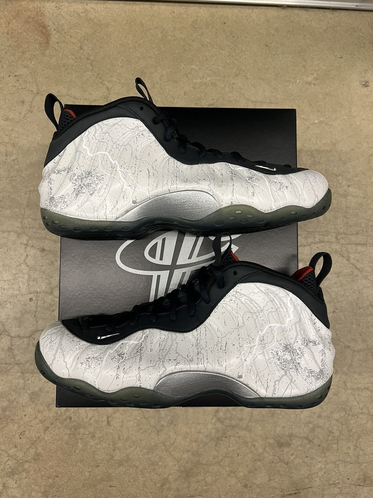 Nike Nike Air Foamposite One PRM x Tekken 8 Jin Kazama Size 9.5 Size US 9.5 / EU 42-43 - 2 Thumbnail