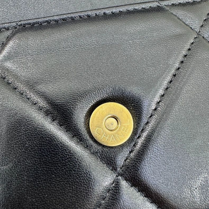 Chanel Chanel Classic Logo Leather Shoulder Bag -2505 Size ONE SIZE - 7 Thumbnail
