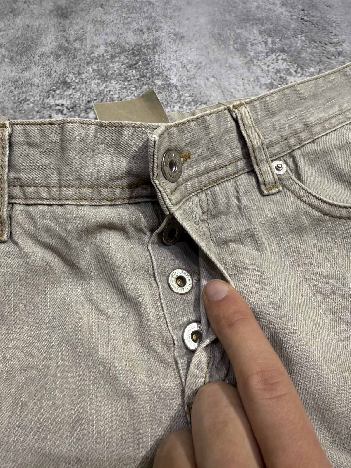 Dolce & Gabbana Dolce & Gabbana Vintage Metal Logo Denim Shorts Size US 34 / EU 50 - 11 Thumbnail