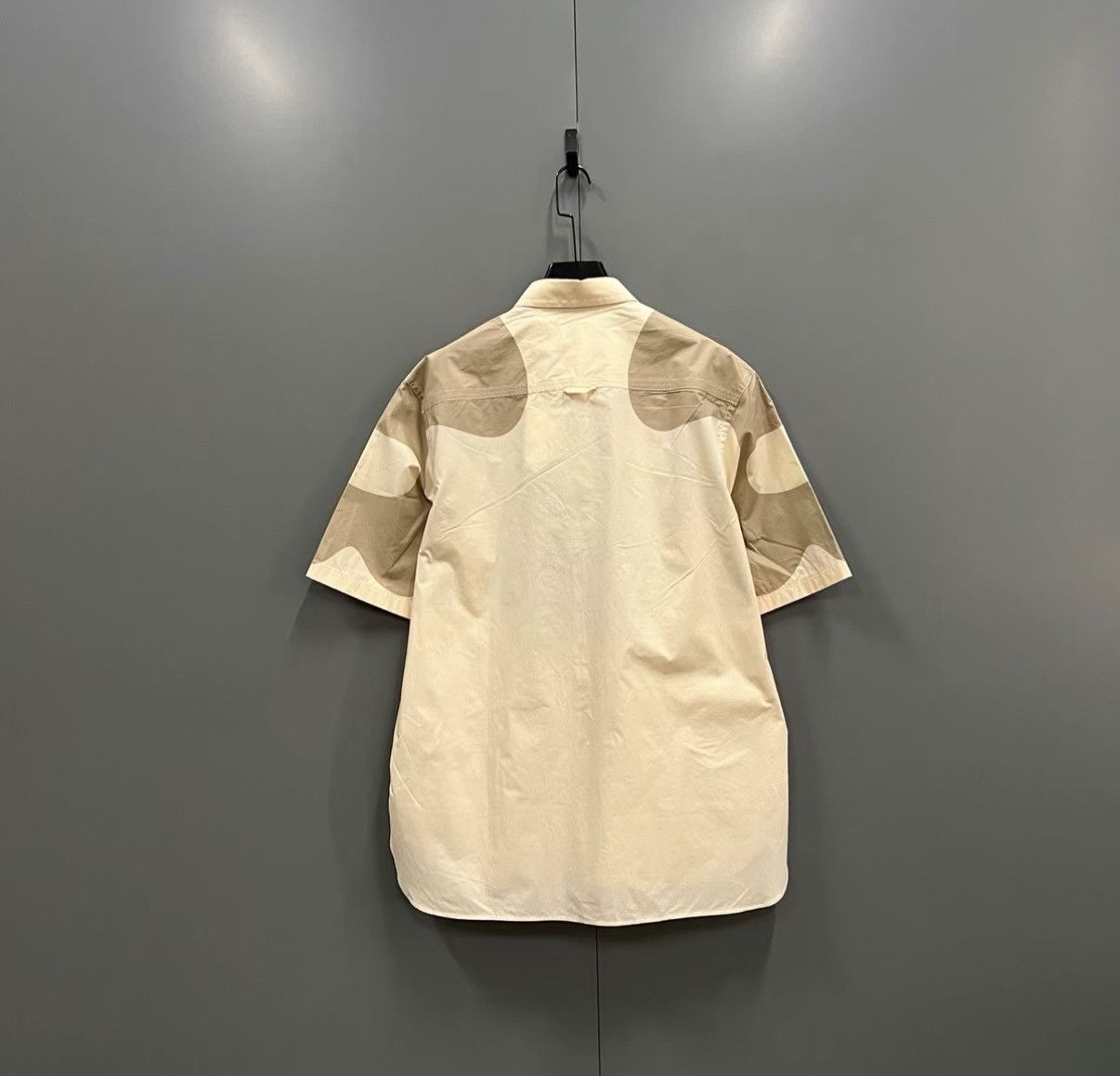 Burberry Burberry Abstract Printed Short-Sleeve Shirt J41 Size US XL / EU 56 / 4 - 2 Thumbnail