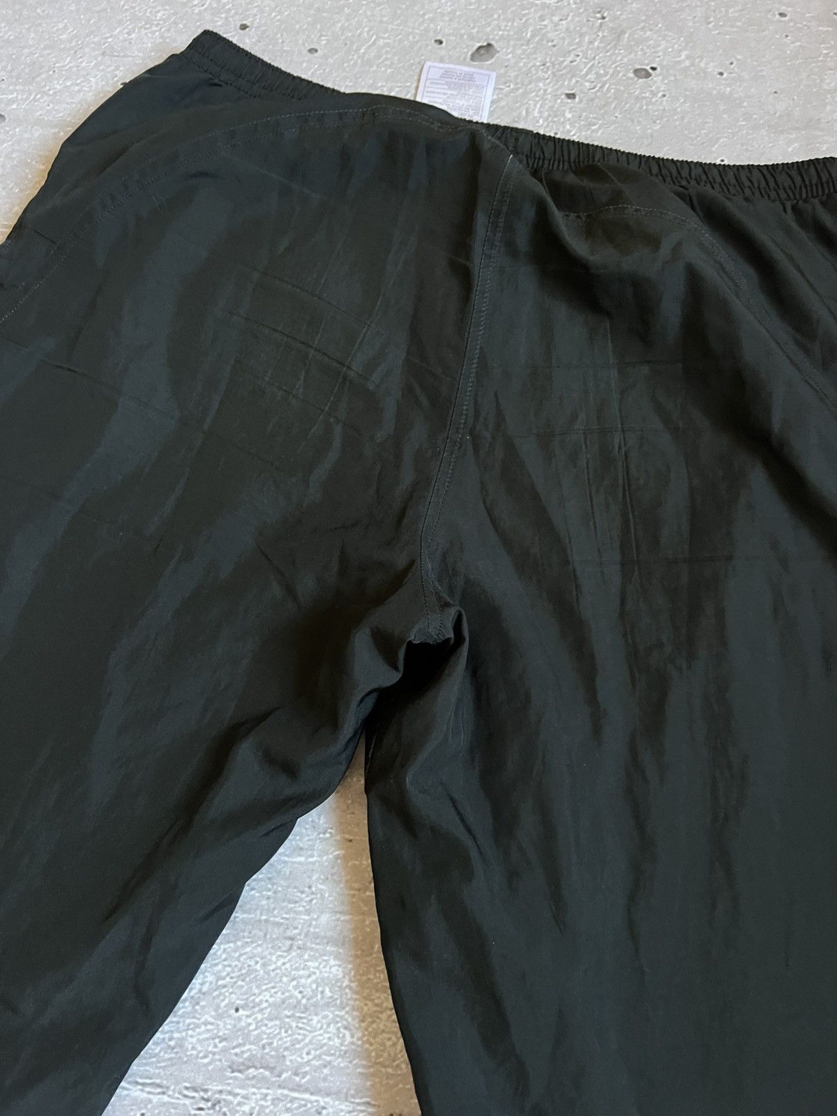 Nike Rare Vintage Women Pants Nylon Nike Size S Size 27" / US 4 / IT 40 - 14 Thumbnail