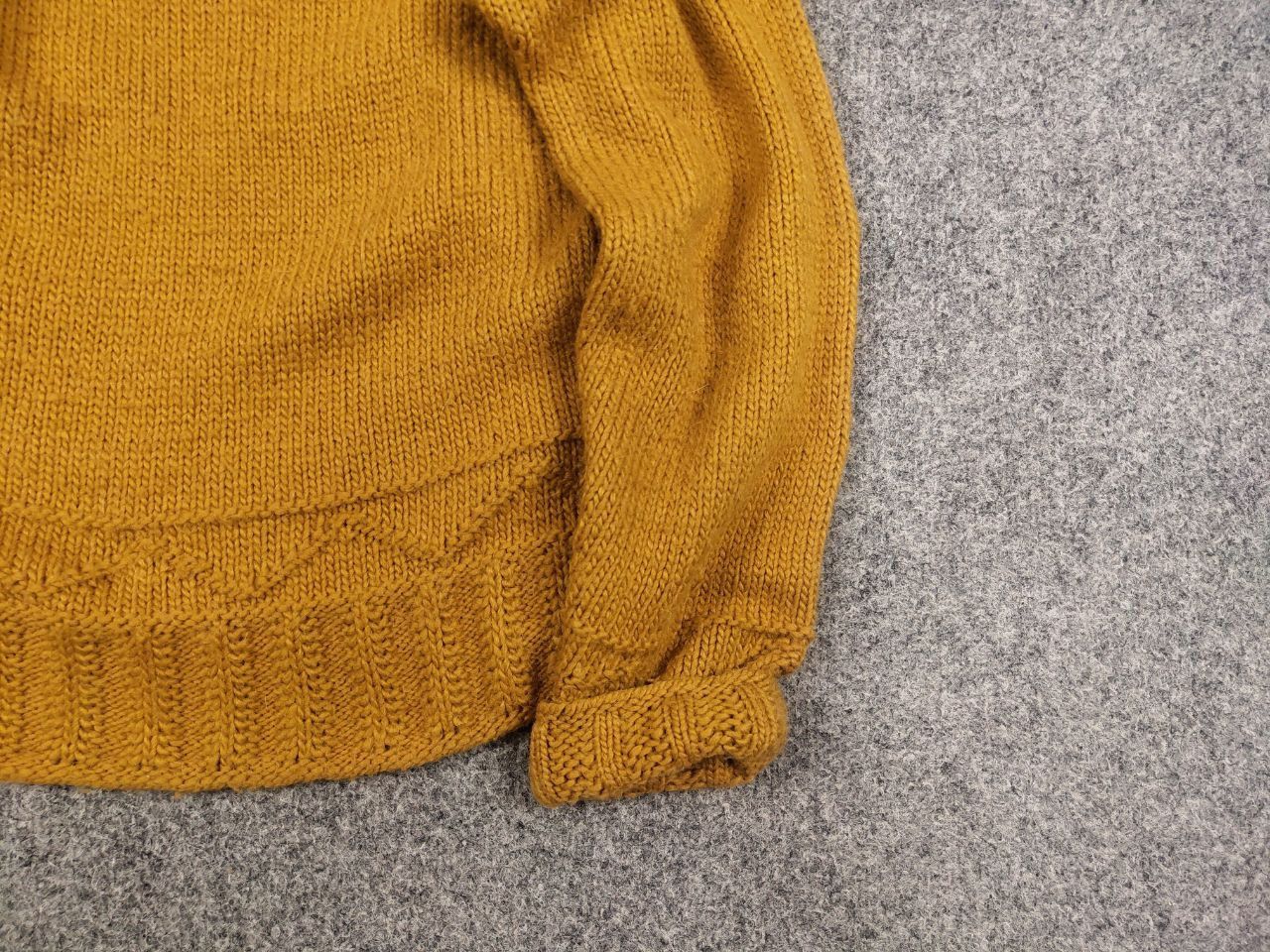JW Anderson × Uniqlo JW Anderson x Uniqlo Wool Blend Knit Yellow Womens Sweater Size S / US 4 / IT 40 - 10 Thumbnail
