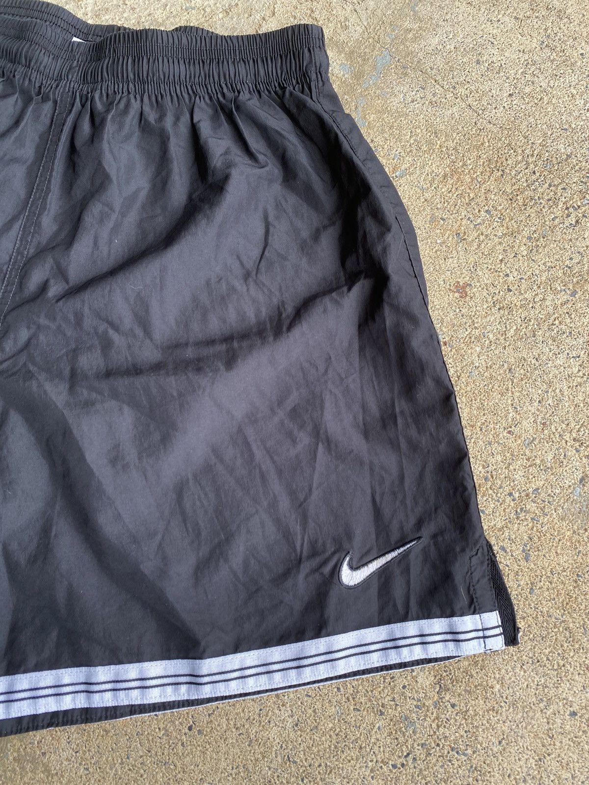 Nike × Vintage Vintage 90’s Nike Black Essential Medium Shorts Size US 26 / EU 42 - 3 Thumbnail