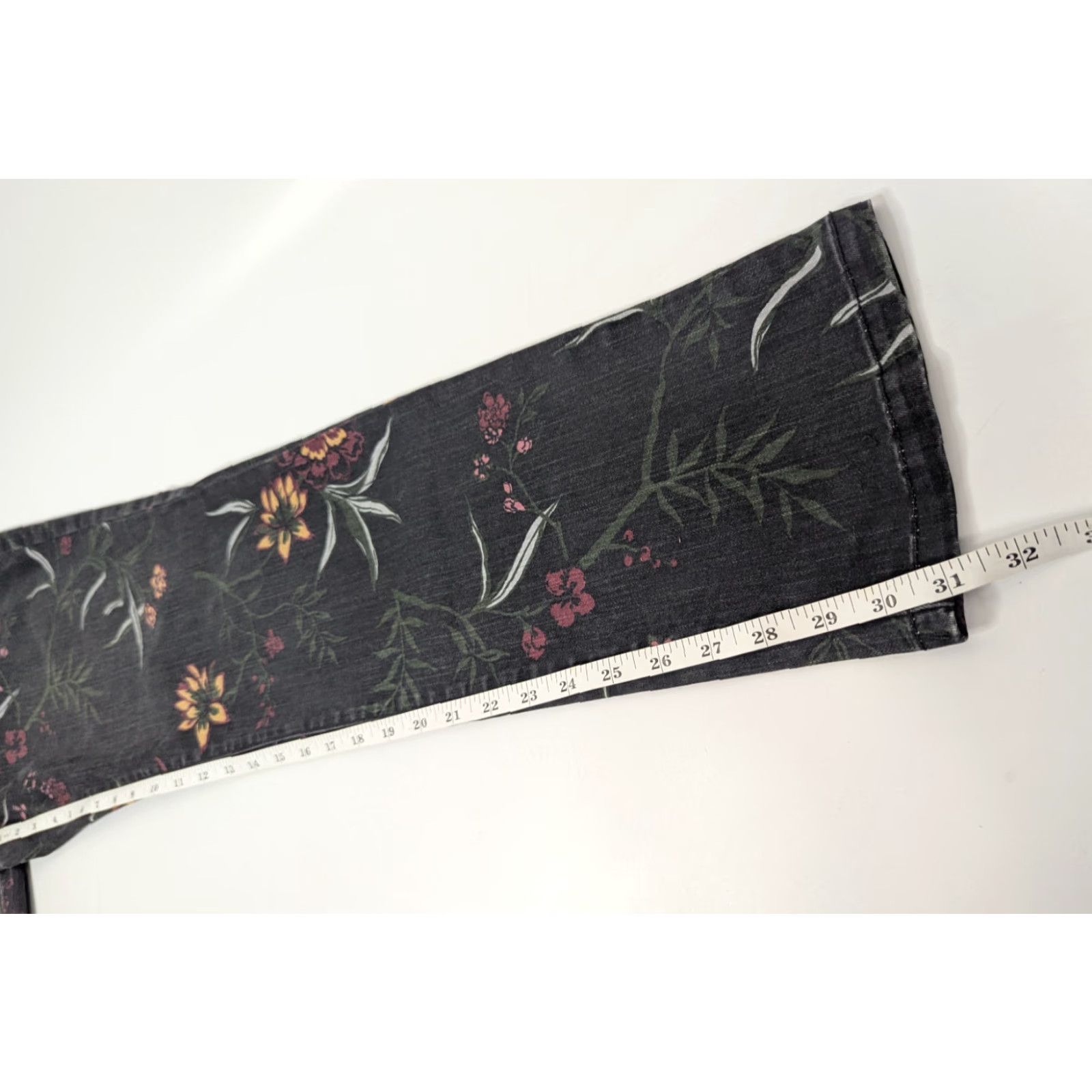 Vintage Bandolino Amy Floral Pants Women Size 8 Black Stretch Straight Leg Casual Size 30" / US 8 / IT 44 - 6 Thumbnail