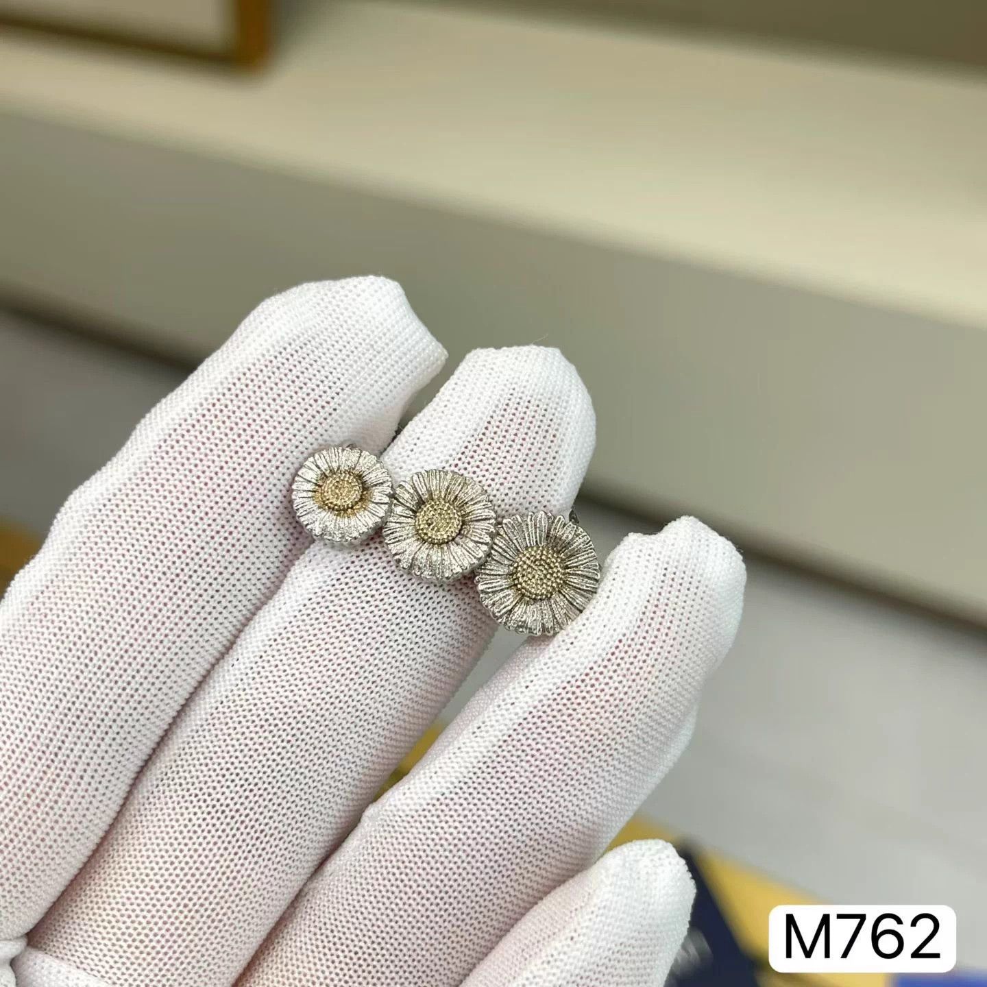 Buccellati Buccellati 3-Daisy Silver Earrings New Box M762 Size ONE SIZE - 5 Thumbnail