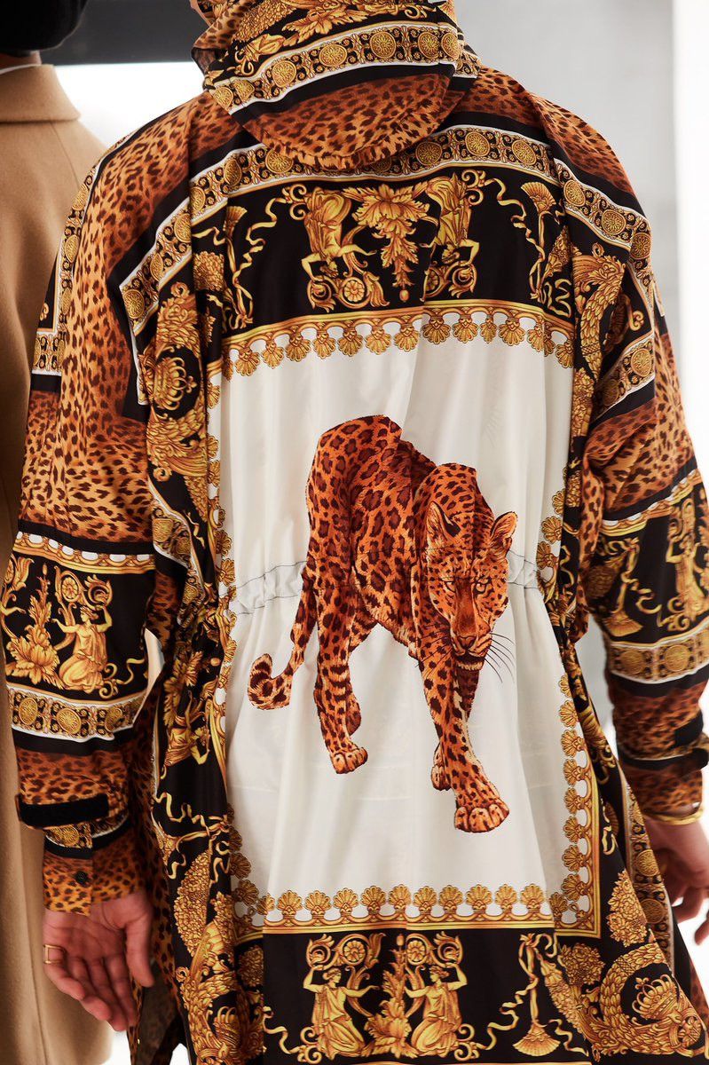 Versace Versace FW 2018 Leopard Baroque Print Hoodie Size US L / EU 52-54 / 3 - 2 Thumbnail