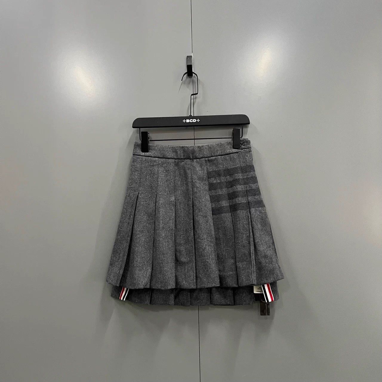 Thom Browne Thom Browne Gray Four Stripes Pleated Skirt Size 38 Size 26" / US 2 / IT 38 - 1 Thumbnail