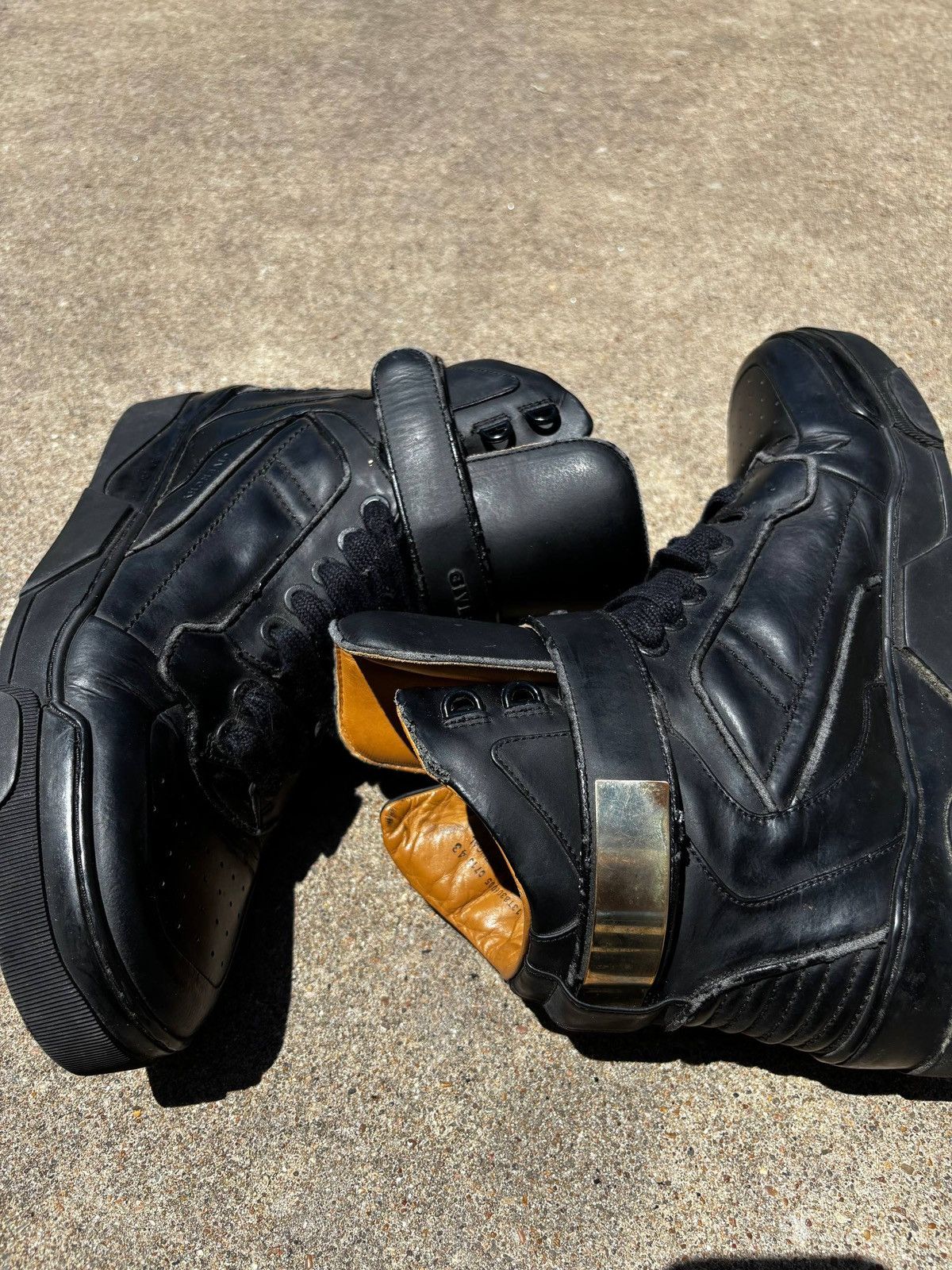 Givenchy Givenchy Tyson Total Black Size US 10 / EU 43 - 12 Thumbnail