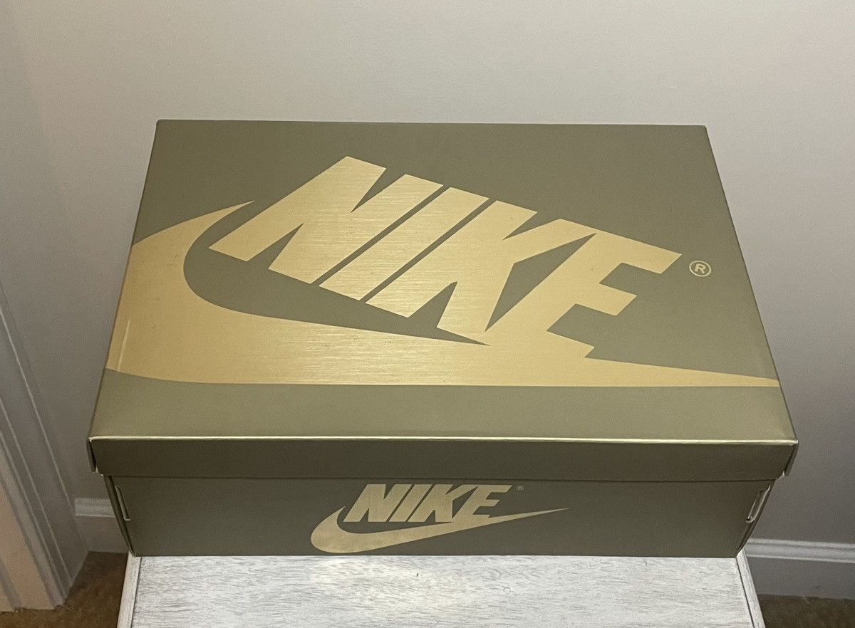 Jordan Brand × Nike Air Jordan 1 Rétro High OG “Black and Gold” Size US 9 / EU 42 - 7 Thumbnail