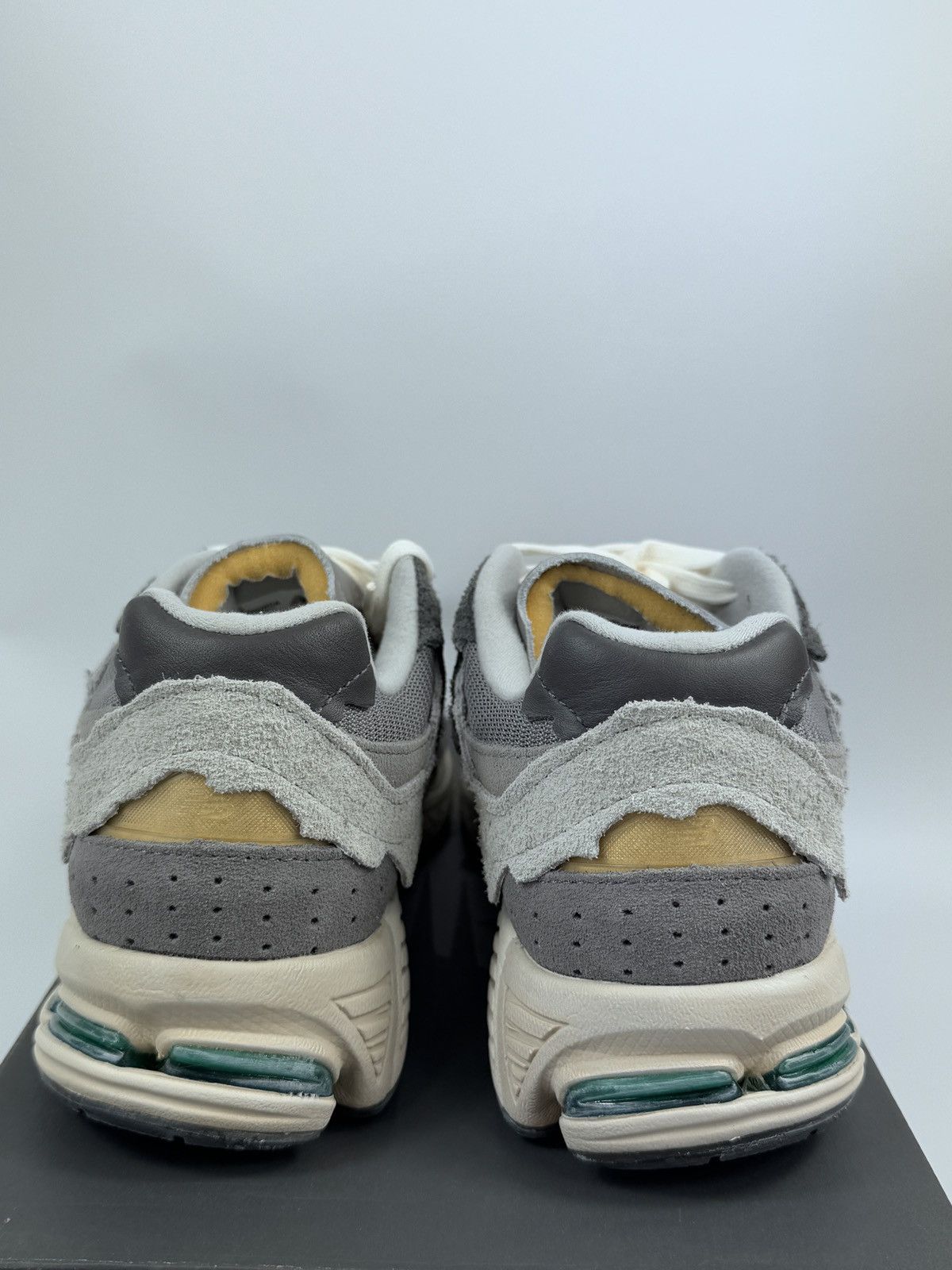 New Balance NEW BALANCE 2002R SNEAKERS Size US 7.5 / EU 40-41 - 3 Thumbnail