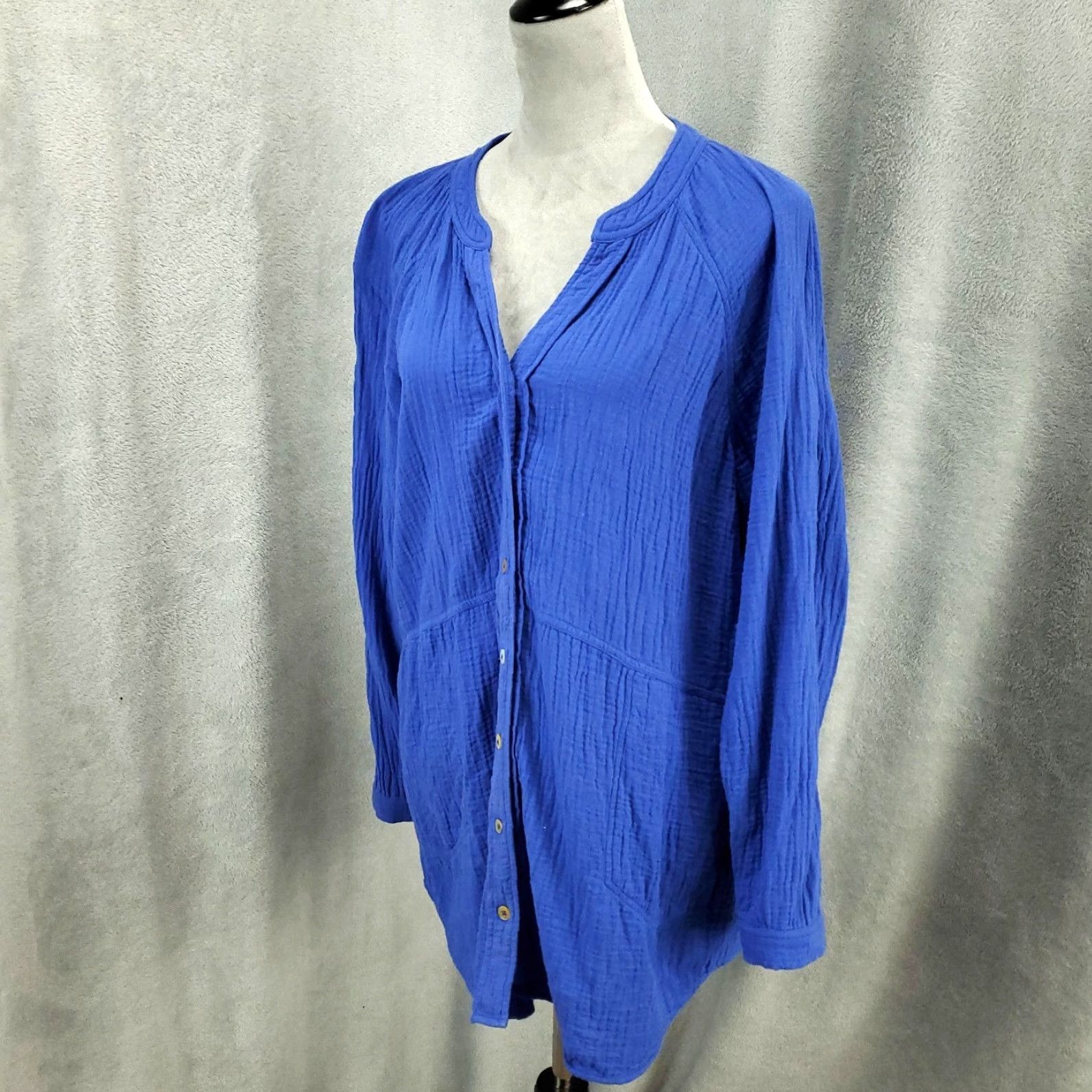 Soft Surroundings Womens Blouse Shirt Size Large Blue Textured Button Up Boho Tunic 100% Cotton Soft Surroundings White/Blue? Size L / US 10 / IT 46 - 2 Thumbnail