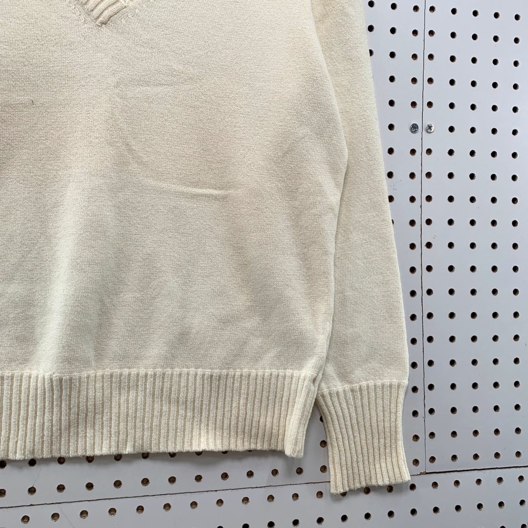 Banana Republic VINTAGE Banana Republic Merino Wool Sweater Womens XL Cream Fine Italian V Neck Size XL / US 12-14 / IT 48-50 - 7 Thumbnail