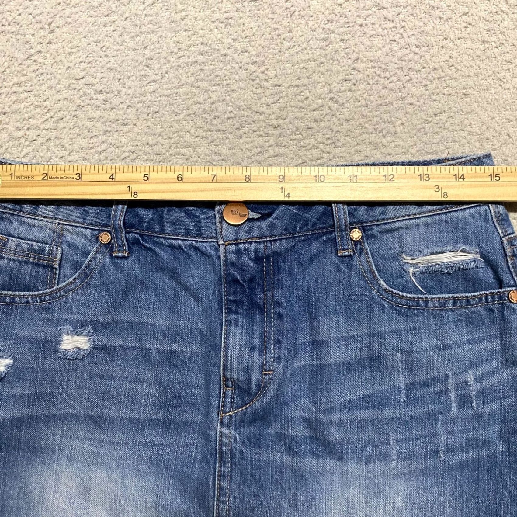 Vintage 1822 Denim Skirt Womens 6 Denim Blue Distressed Mini Short Button Pockets Casual Fall Spring Summer Size 28" / US 6 / IT 42 - 6 Thumbnail