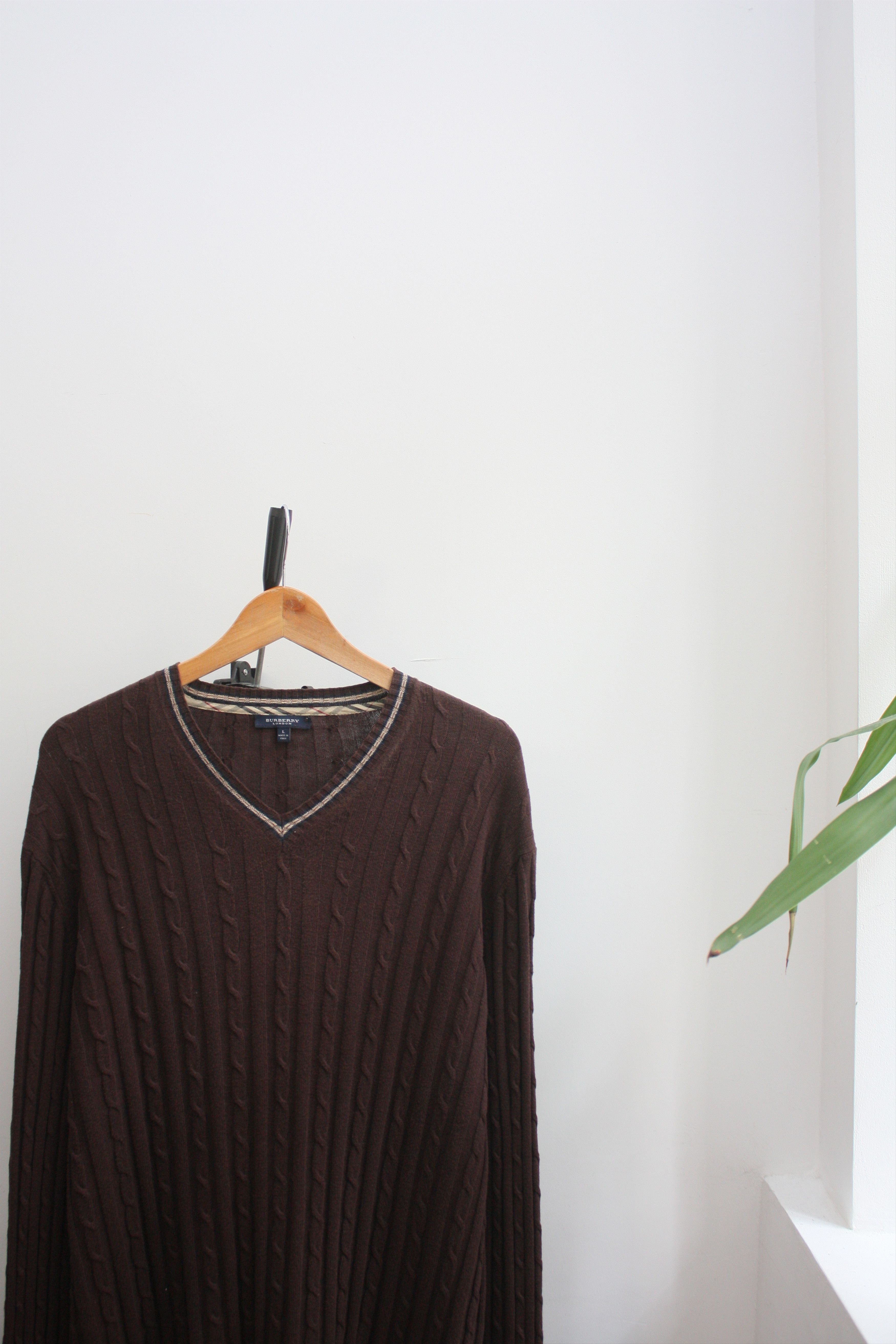 Burberry Burberry Brown Knitted V-Neck Sweater Men's Large Size US L / EU 52-54 / 3 - 1 Thumbnail
