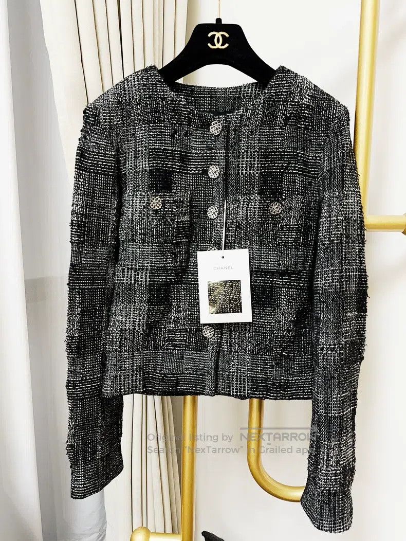 Chanel Chanel 22A high-end handicraft workshop black and white co Size XXS / US 00 / IT 34 - 1 Thumbnail