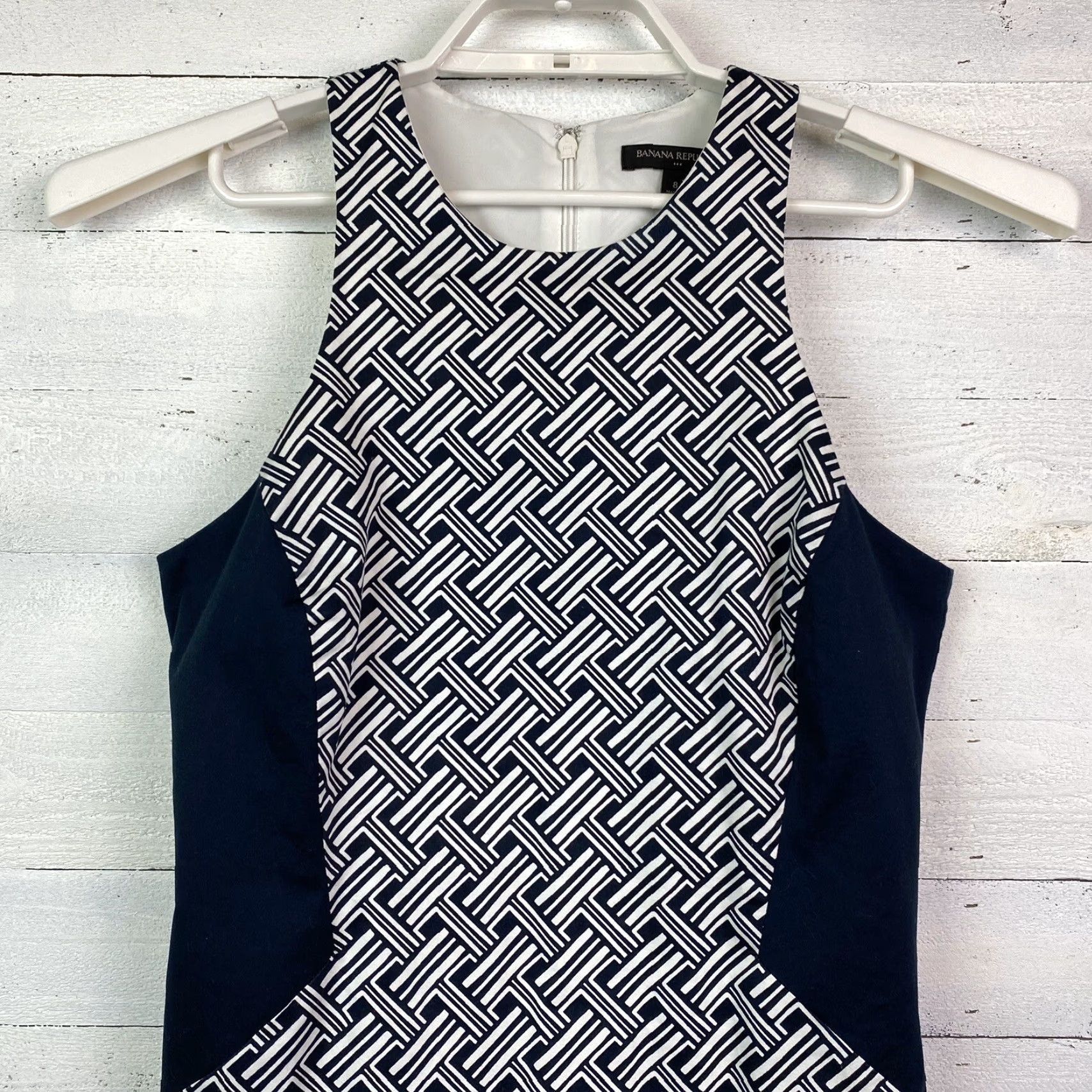 Banana Republic VINTAGE? No, Banana Republic Sheath Dress Blue White Sleeveless Back Zip Lined Career Dress 8 Women Knee Length Geometric Print Blue Womens Dress Size M / US 6-8 / IT 42-44 - 2 Thumbnail