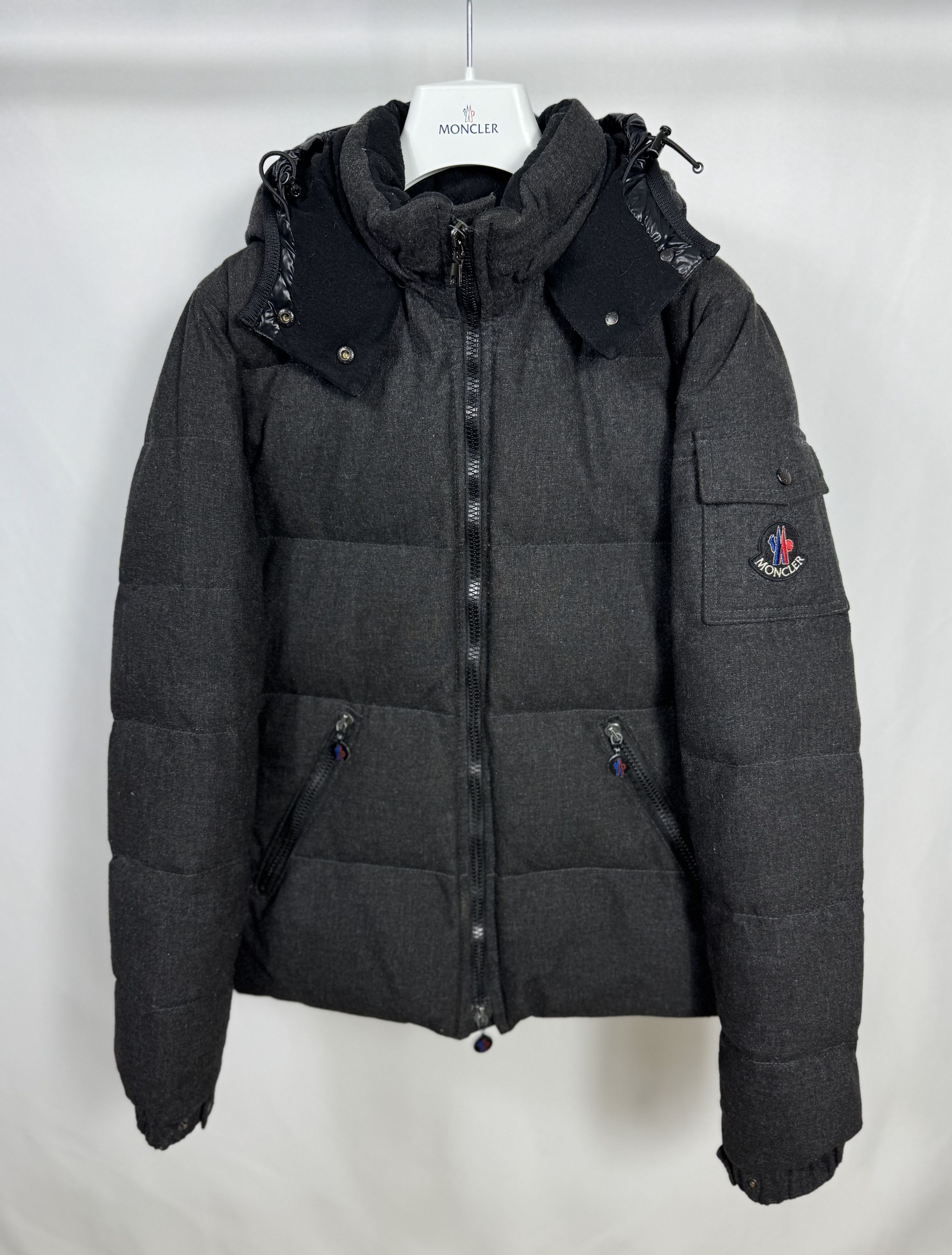 Moncler Moncler Badia Jacket Size M / US 6-8 / IT 42-44 - 1 Thumbnail