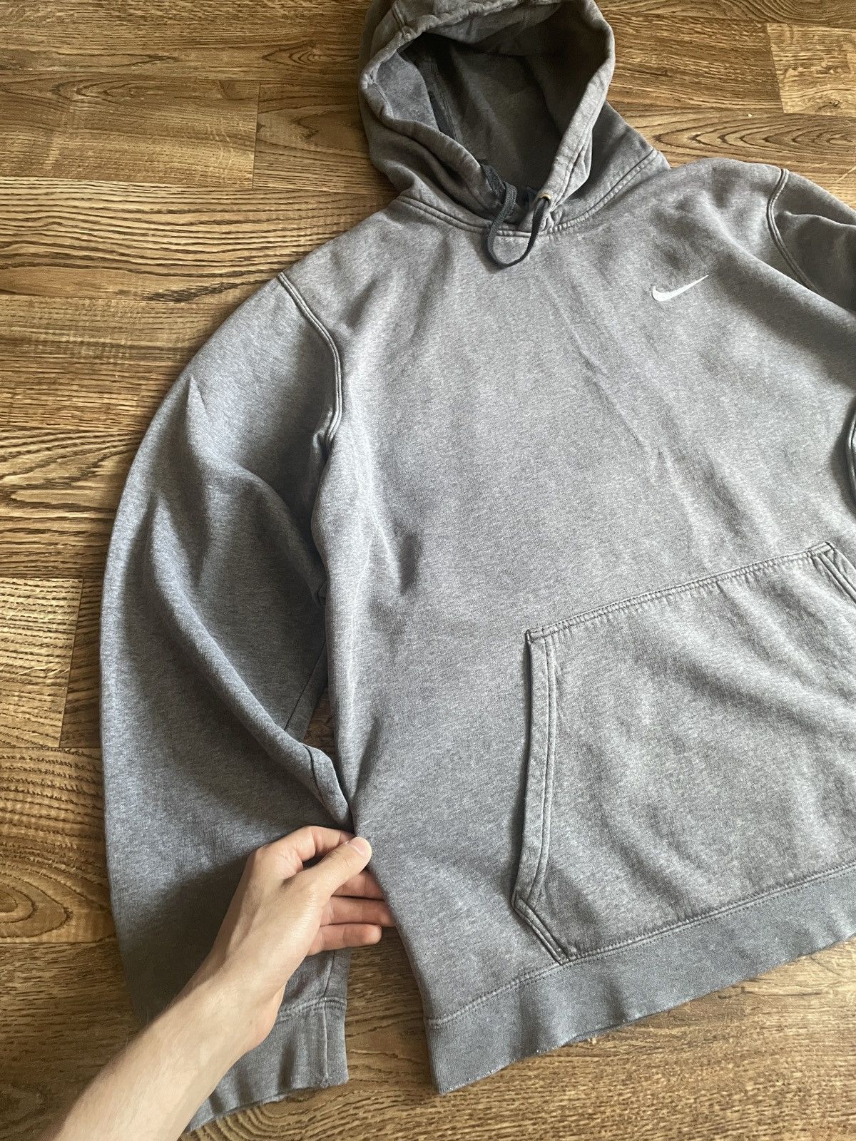 Nike × Vintage Vintage Nike Hoodie Boxy Fit Mini Swoosh Y2k Faded distress Size US XL / EU 56 / 4 - 12 Thumbnail