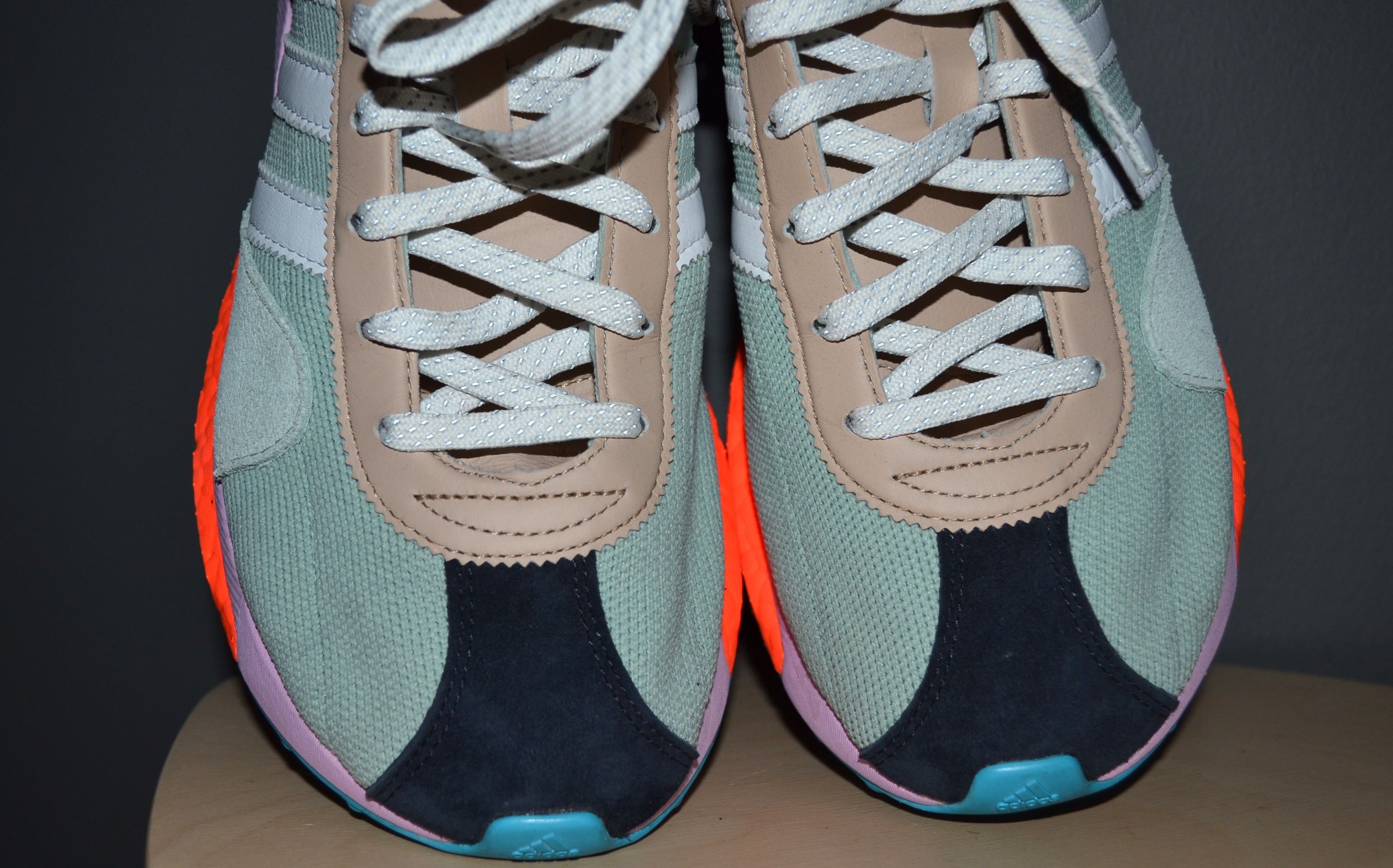 Adidas Adidas Pharrell Williams Nigo Tokyo Solar Hu 10 vert S42576 Size US 10 / EU 43 - 5 Thumbnail