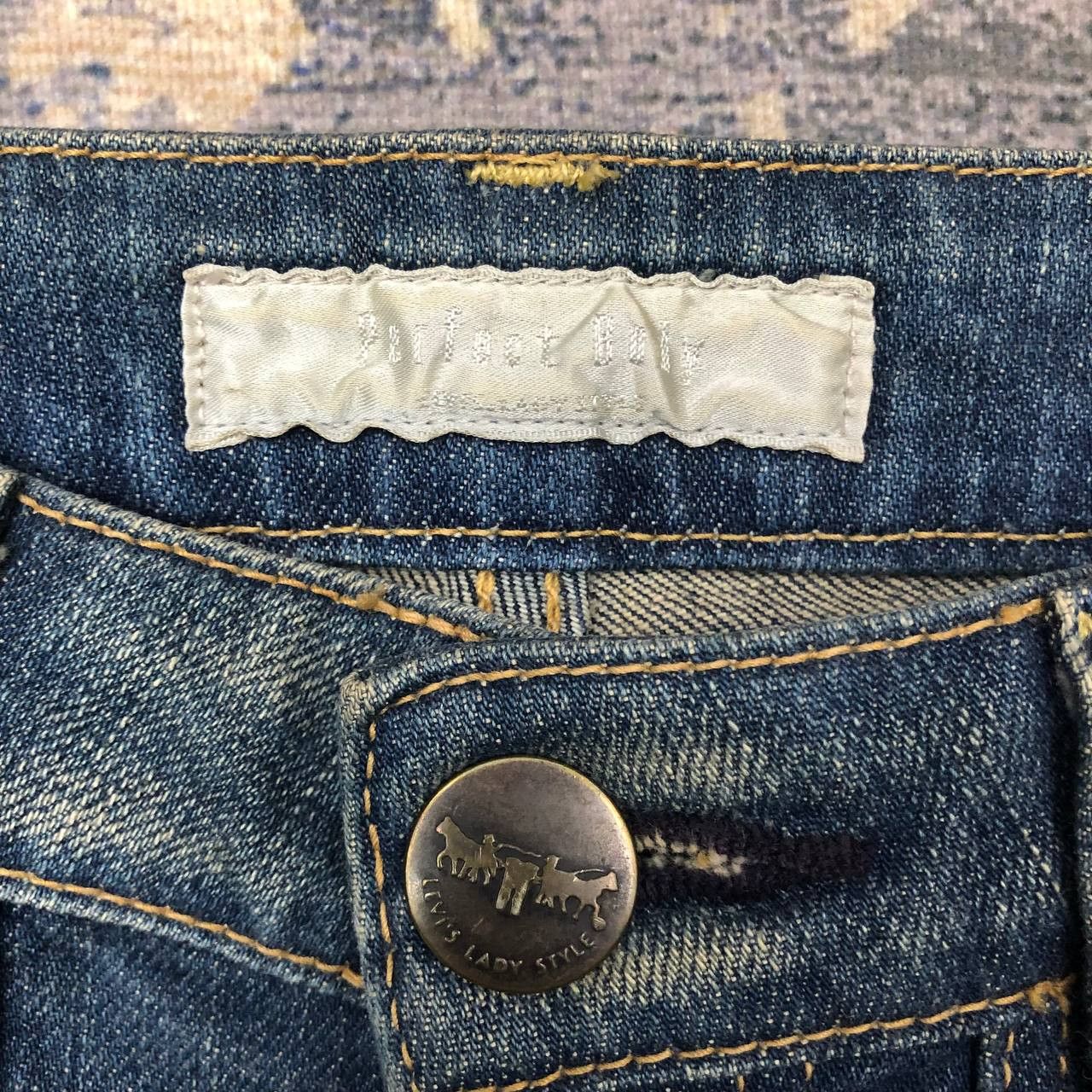 Levi's P94 FLARED PERFECT BODY LAD STYLE LEVI'S JEANS Size 28" / US 6 / IT 42 - 7 Thumbnail