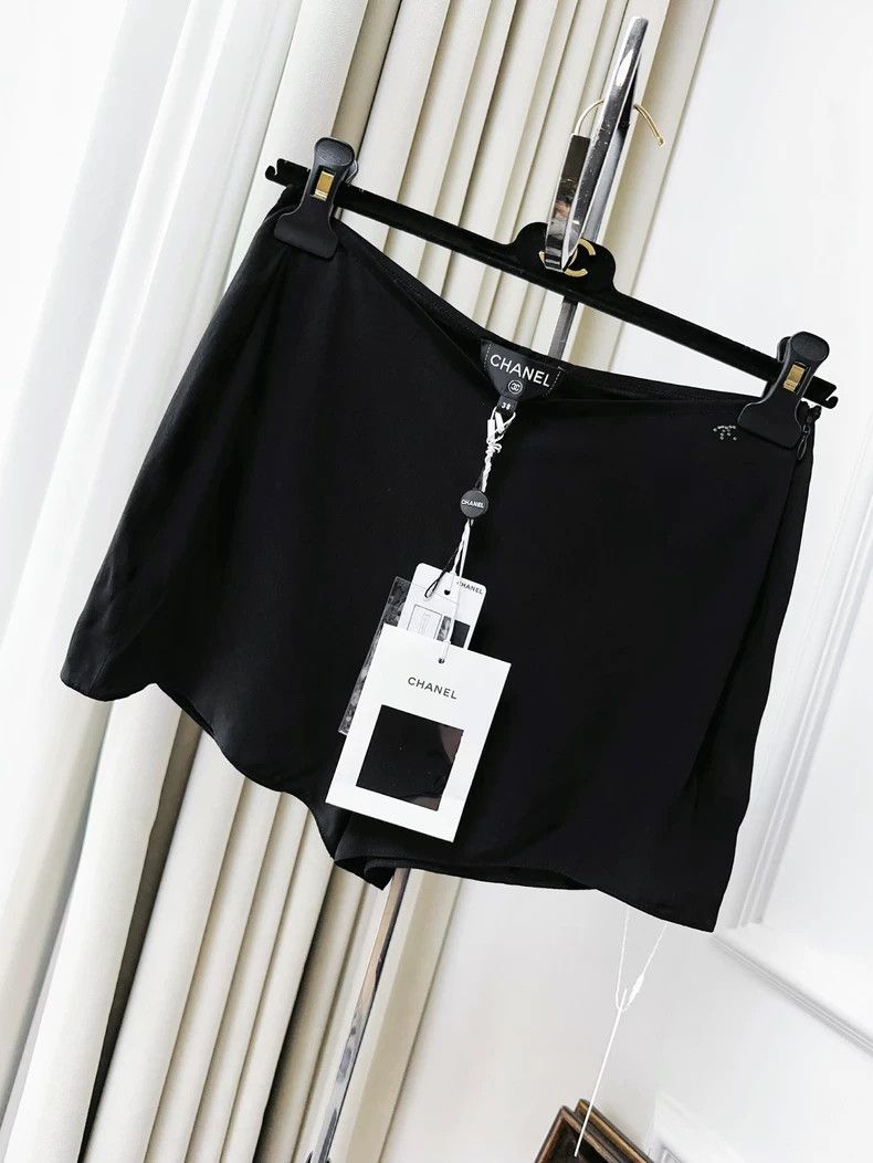 Chanel Chanel 20S Roof Series Black Mulberry Silk Shorts Size 25" / US 0 / IT 36 - 8 Thumbnail