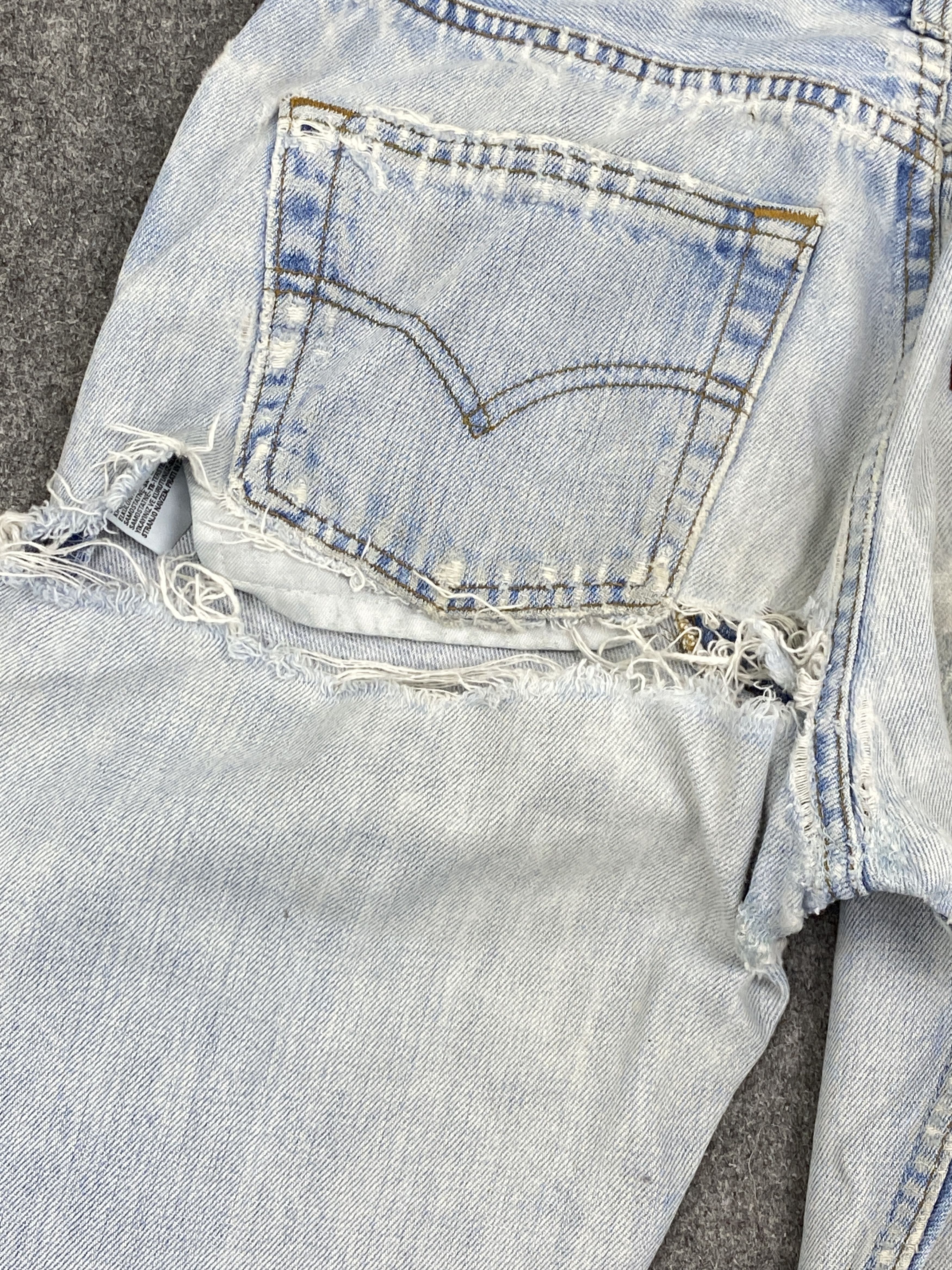 Levi's Vintage Levis 501 Light Wash Ripped Jeans DP2754 Size US 28 / EU 44 - 18 Thumbnail