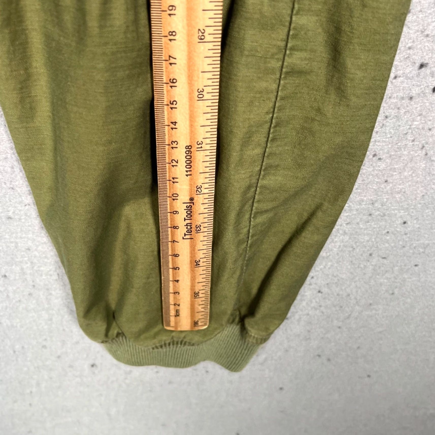 Olive Luker Tokyo Mens XL Olive Green Tapered Cargo Jogger Pants Cotton Front Logo Pockets 28in Inseam Adjustable Rise Mid Vintage No Size US 36 / EU 52 - 7 Thumbnail