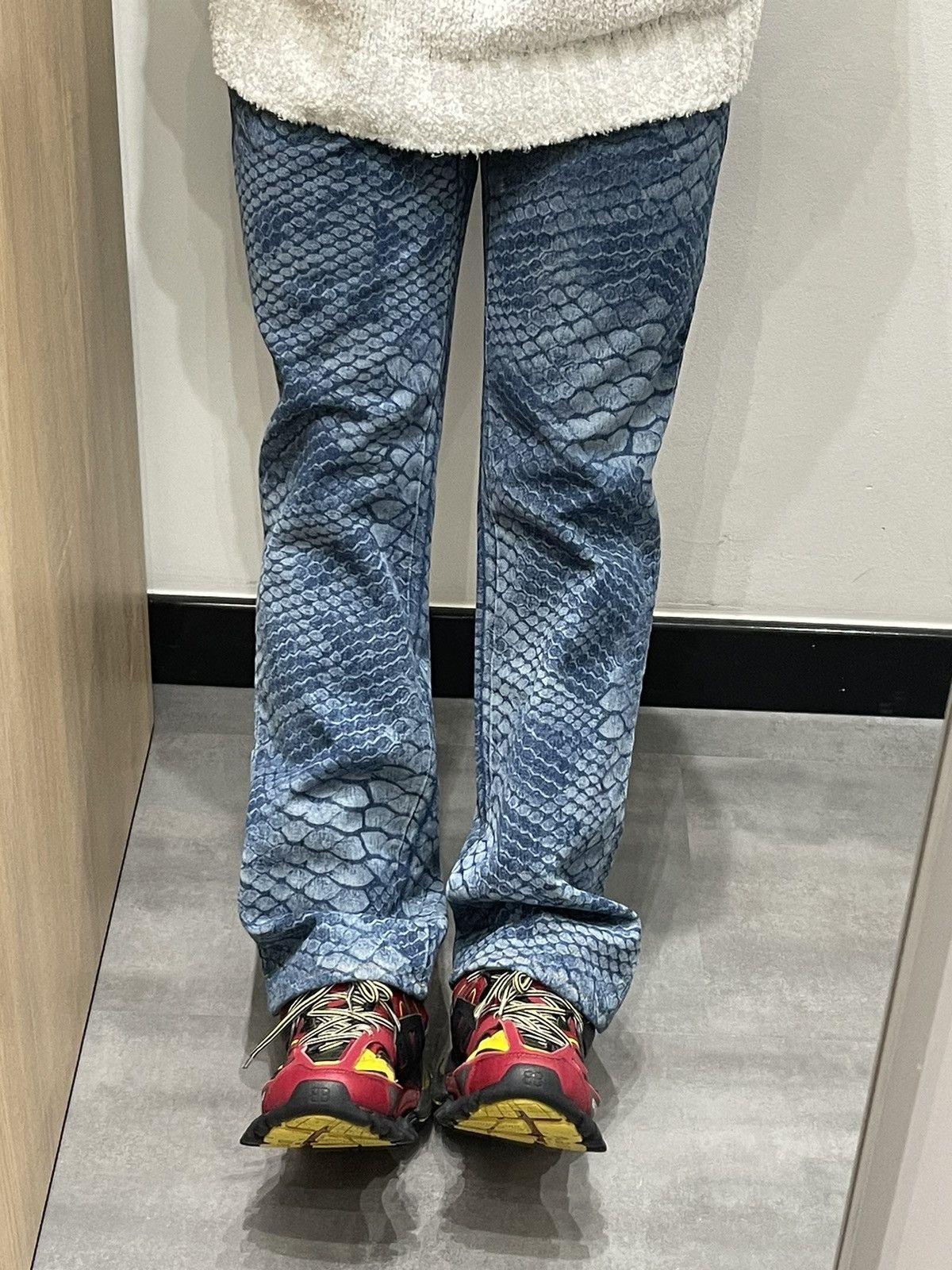 Maison Margiela !DS! SS22 Maison Margiela SnakeSkin Blue Pattern Denim Pants Size US 34 / EU 50 - 3 Thumbnail