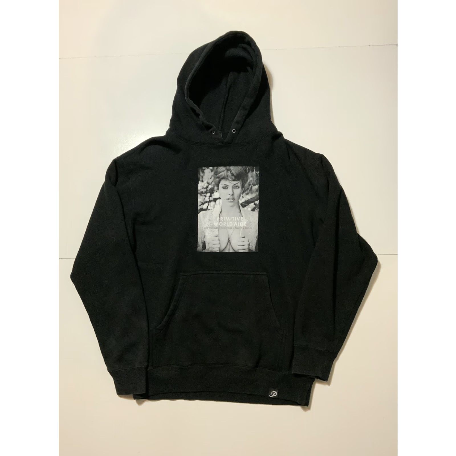 Primitive VINTAGE Primitive Worldwide Skateboarding World Tour Girl Model Sweatshirt Hoodie Sz. M Men Black Pullover Size US M / EU 48-50 / 2 - 2 Thumbnail