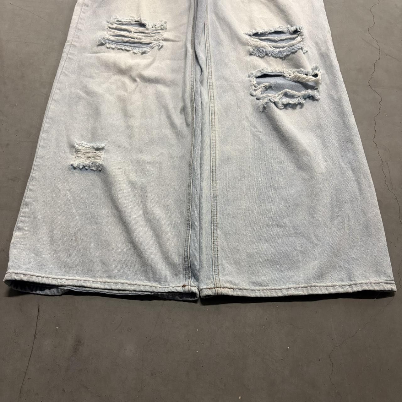 Vintage Crazy Vintage Y2K/2000s Super Baggy Wideleg Ripped Light Wash Skater Streetwear Denim Jeans! Size US 26 / EU 42 - 3 Thumbnail