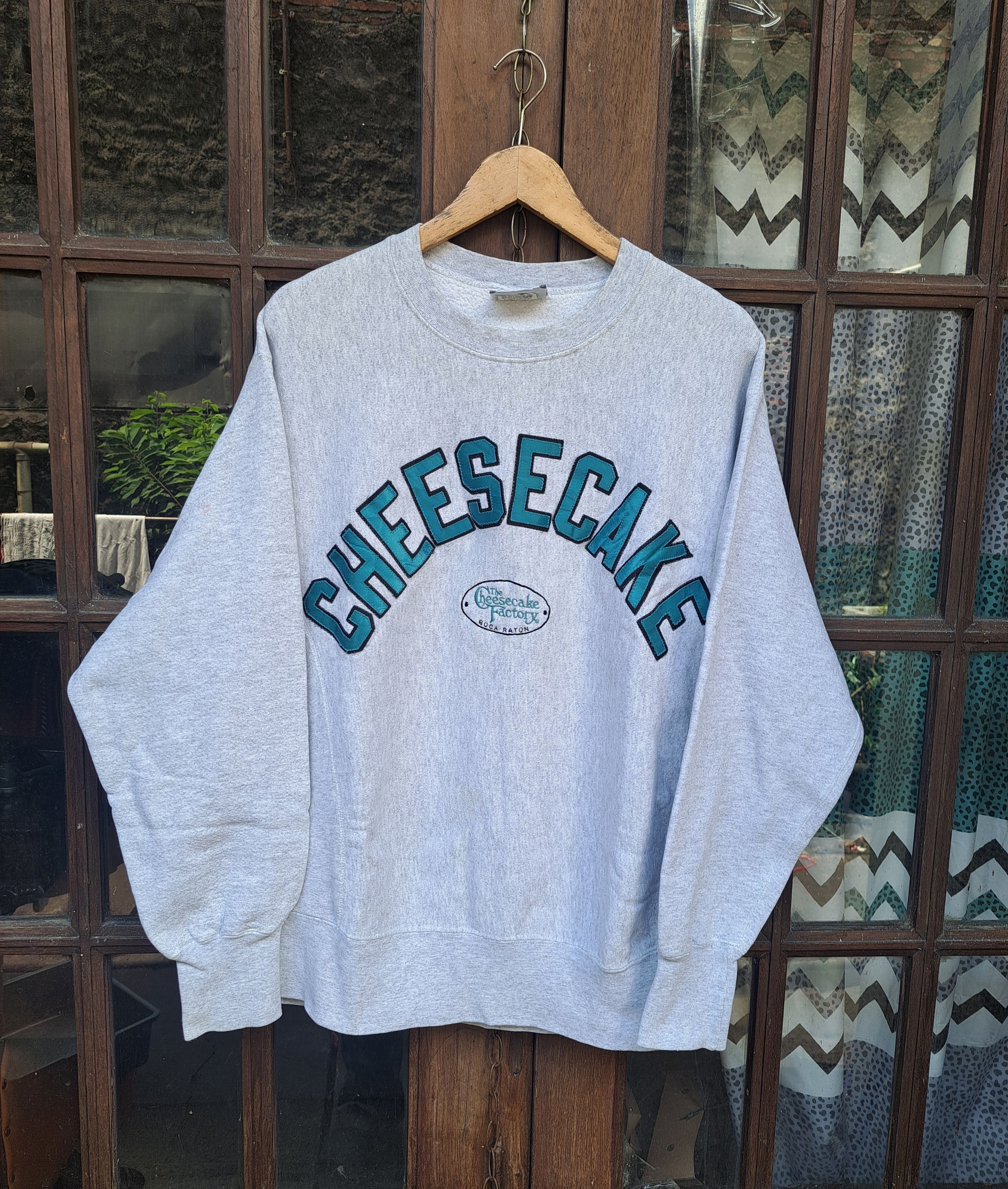 Lee Vtg 90s Lee Crossgain x The Cheesecake Factory Sweatshirt Size US L / EU 52-54 / 3 - 1 Thumbnail